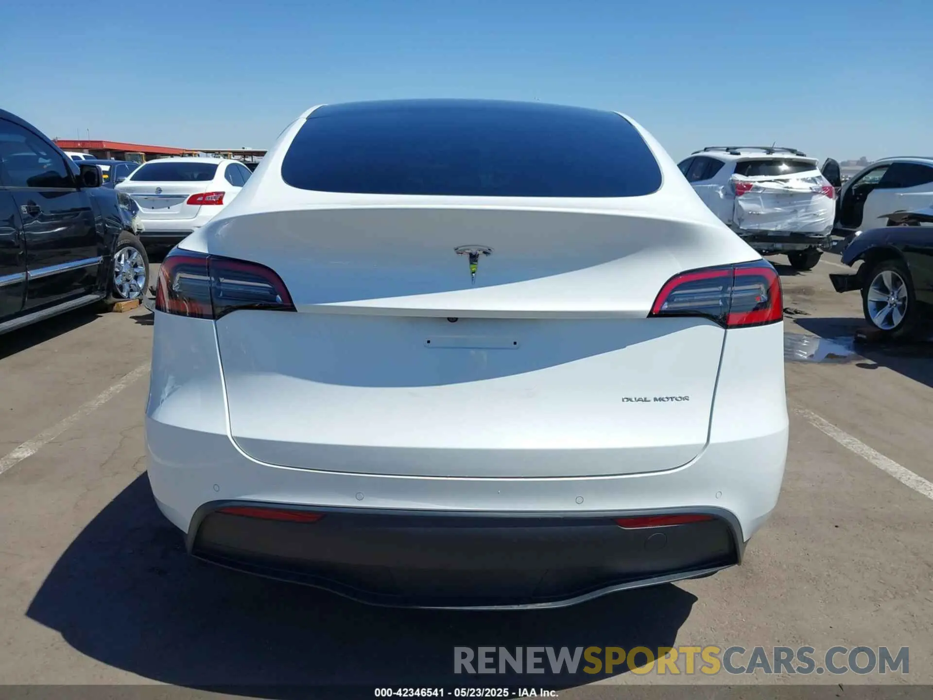 16 Photograph of a damaged car 5YJYGDEE9MF158242 TESLA MODEL Y 2021
