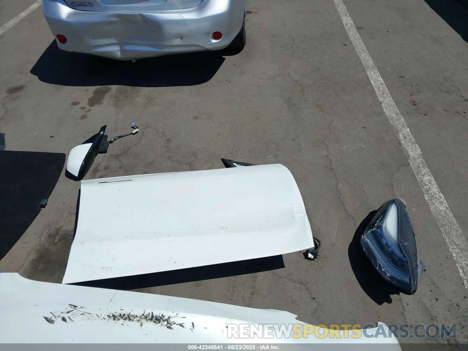 19 Photograph of a damaged car 5YJYGDEE9MF158242 TESLA MODEL Y 2021