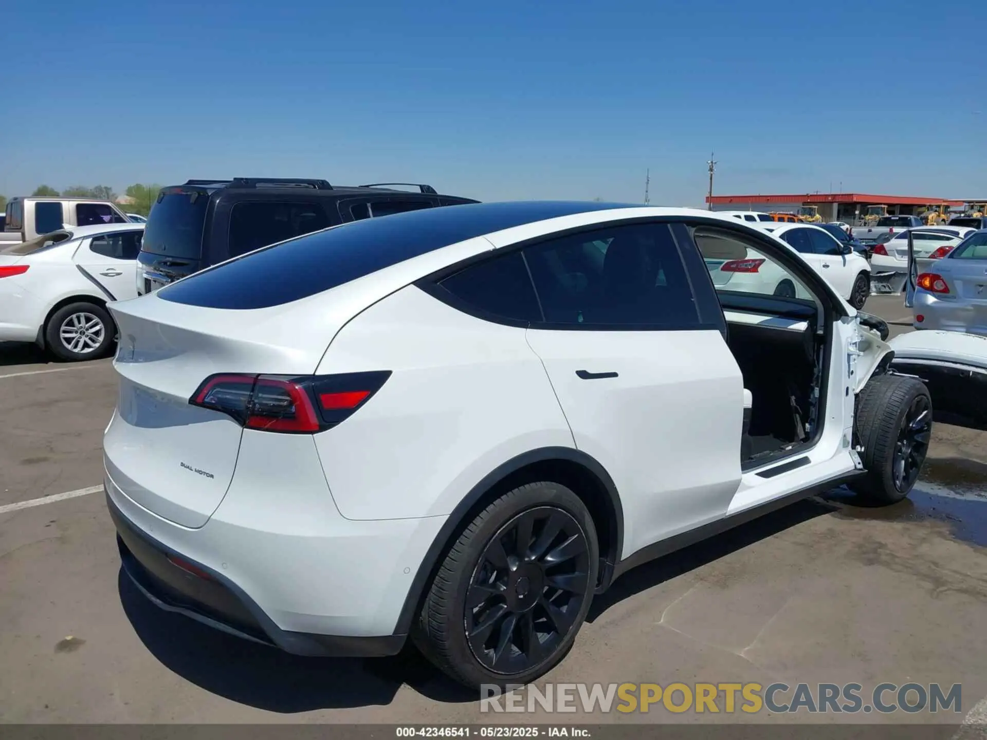 2 Photograph of a damaged car 5YJYGDEE9MF158242 TESLA MODEL Y 2021