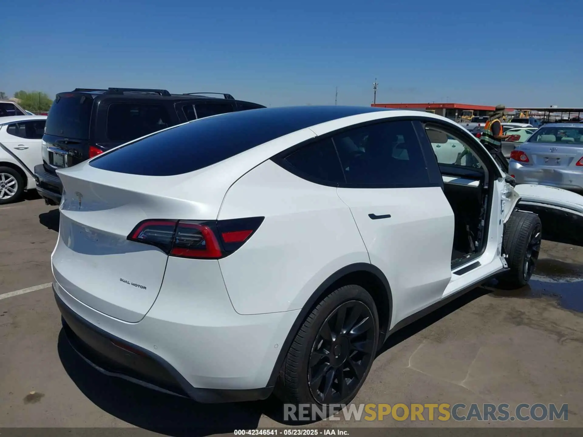 4 Photograph of a damaged car 5YJYGDEE9MF158242 TESLA MODEL Y 2021