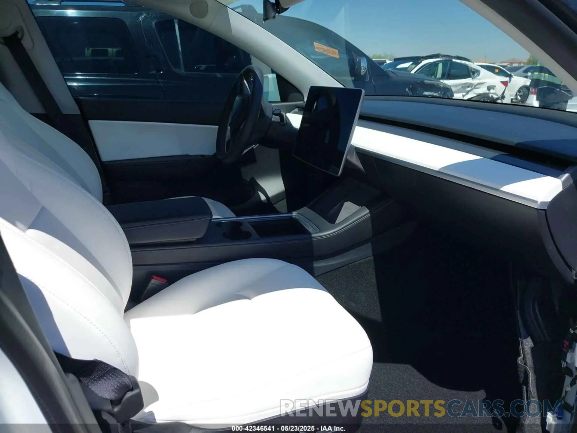 5 Photograph of a damaged car 5YJYGDEE9MF158242 TESLA MODEL Y 2021