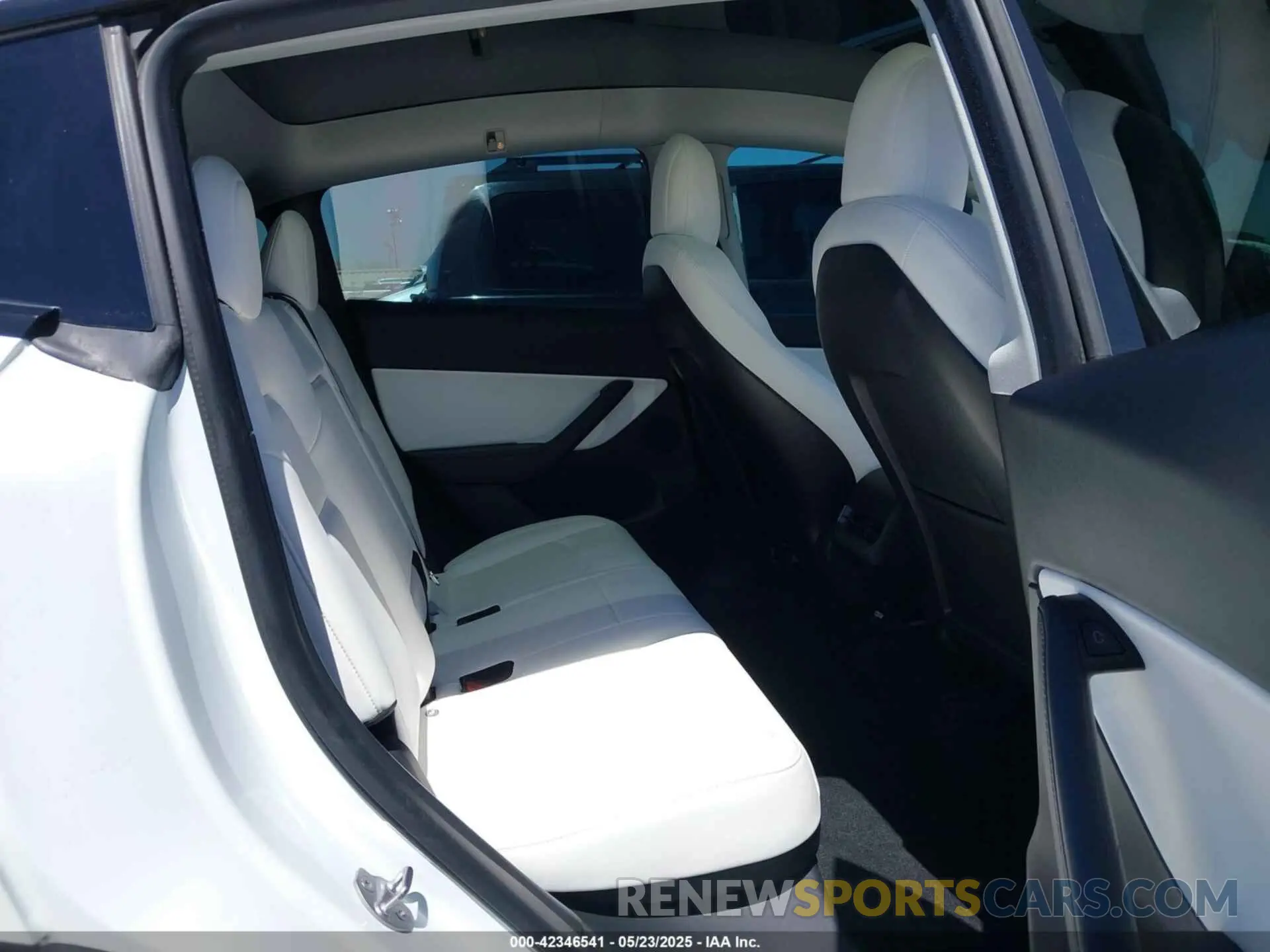 8 Photograph of a damaged car 5YJYGDEE9MF158242 TESLA MODEL Y 2021