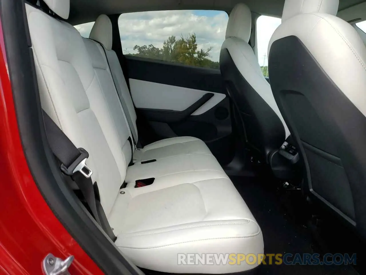 11 Photograph of a damaged car 5YJYGDEE9MF182492 TESLA MODEL Y 2021