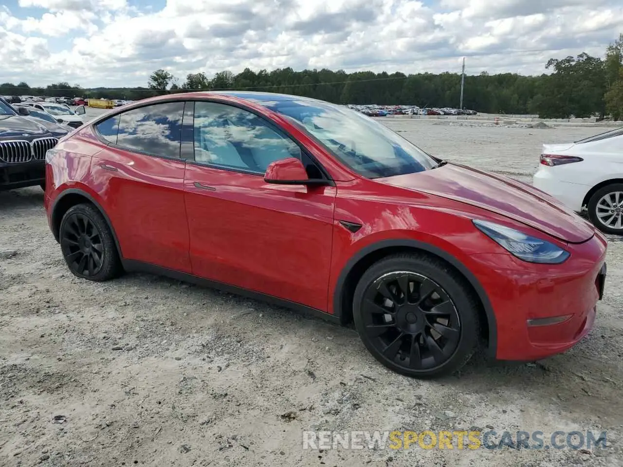 4 Photograph of a damaged car 5YJYGDEE9MF182492 TESLA MODEL Y 2021