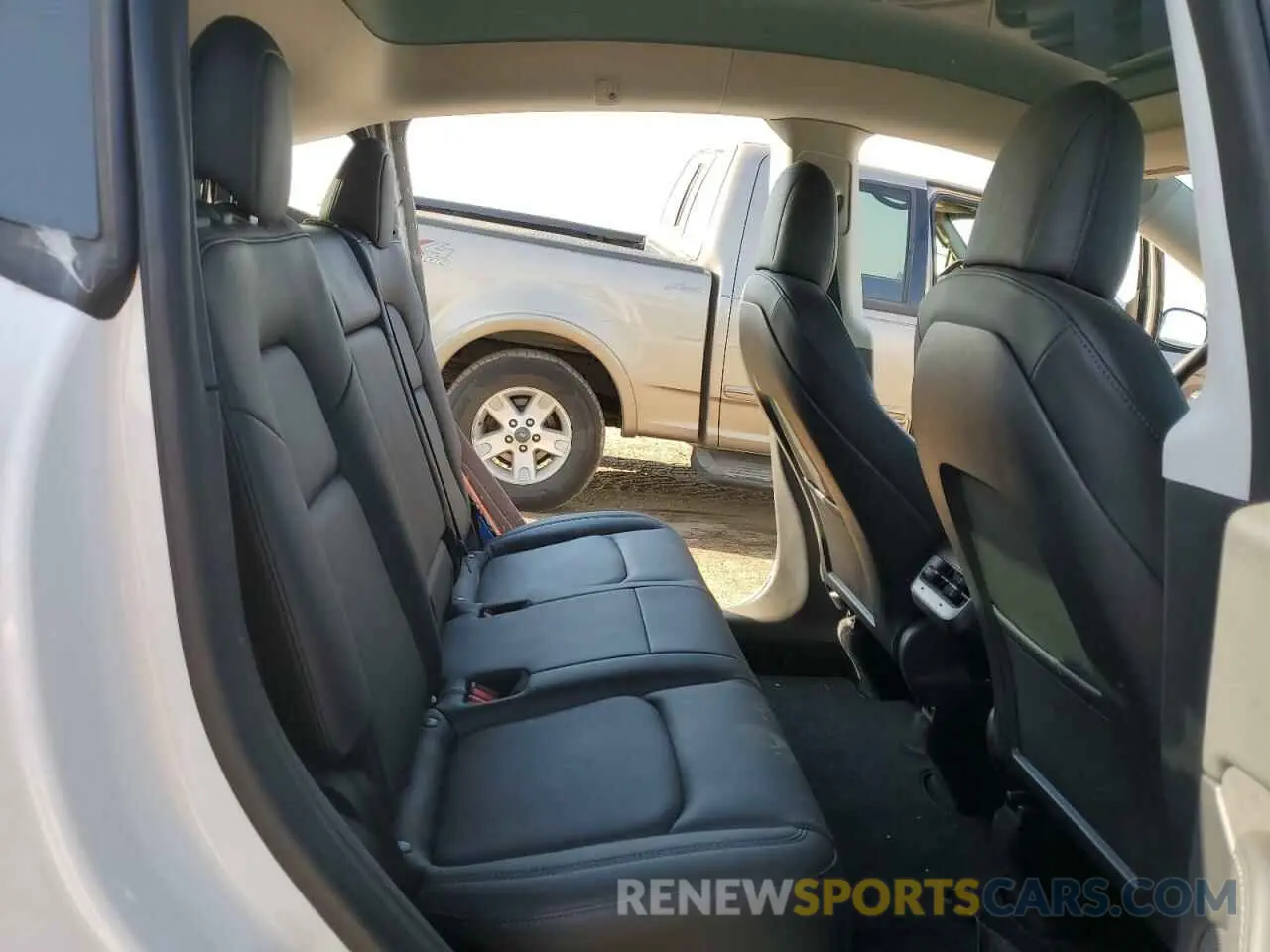 11 Photograph of a damaged car 5YJYGDEE9MF185179 TESLA MODEL Y 2021