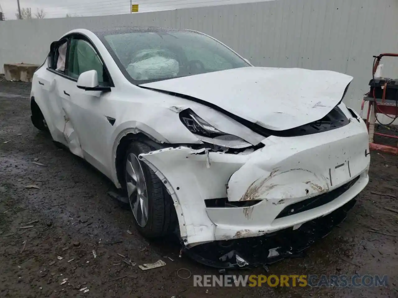 1 Photograph of a damaged car 5YJYGDEE9MF185408 TESLA MODEL Y 2021