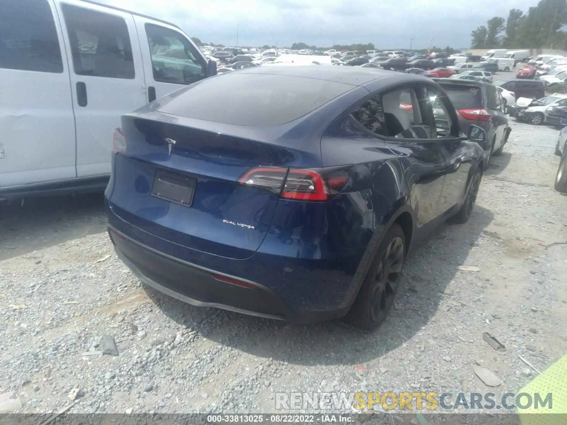 4 Photograph of a damaged car 5YJYGDEE9MF186784 TESLA MODEL Y 2021