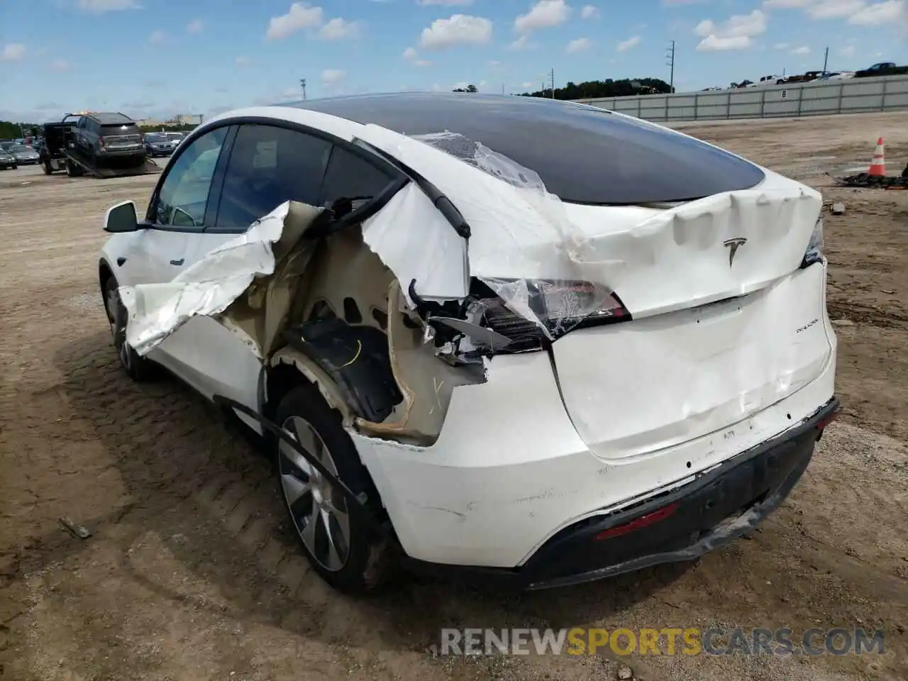 3 Photograph of a damaged car 5YJYGDEE9MF190169 TESLA MODEL Y 2021