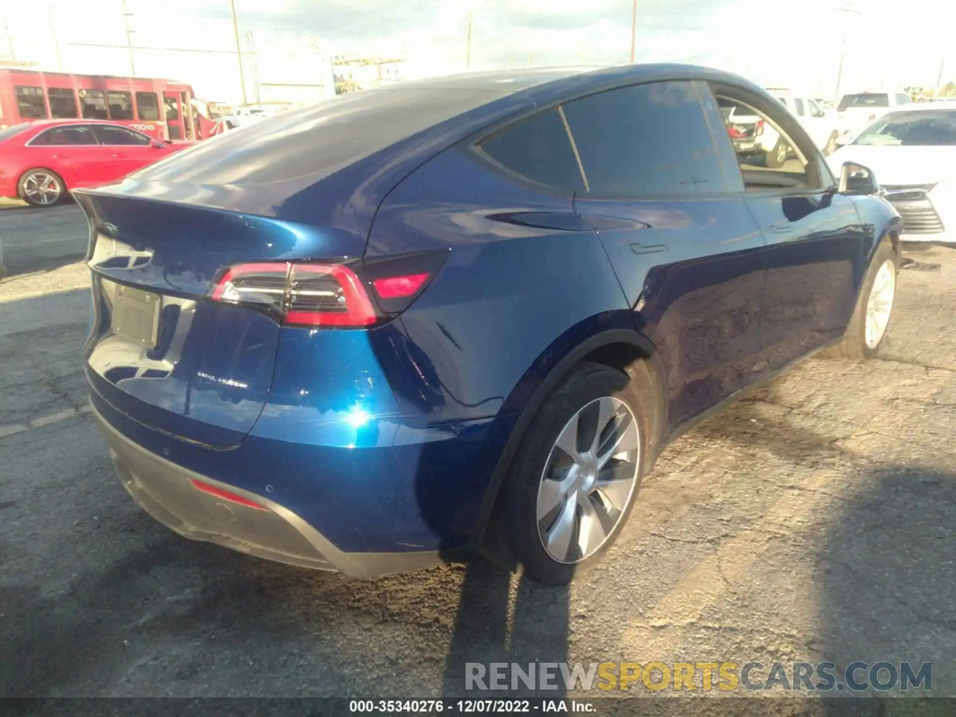 4 Photograph of a damaged car 5YJYGDEE9MF196697 TESLA MODEL Y 2021