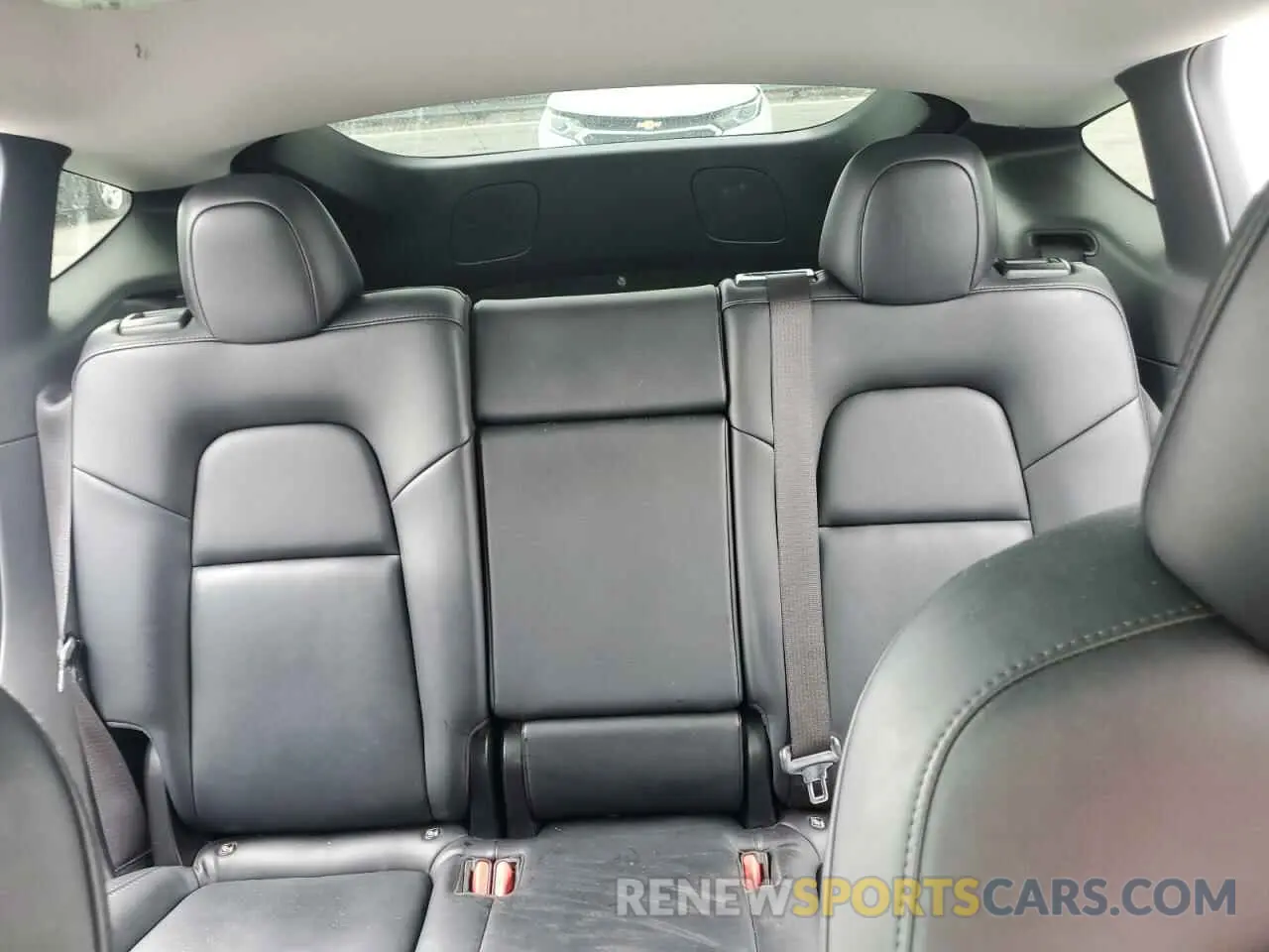 10 Photograph of a damaged car 5YJYGDEE9MF200411 TESLA MODEL Y 2021