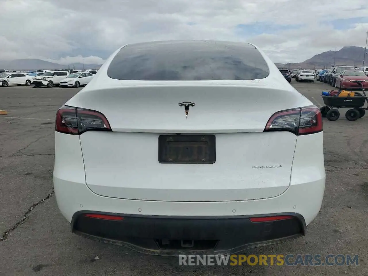 6 Photograph of a damaged car 5YJYGDEE9MF200411 TESLA MODEL Y 2021