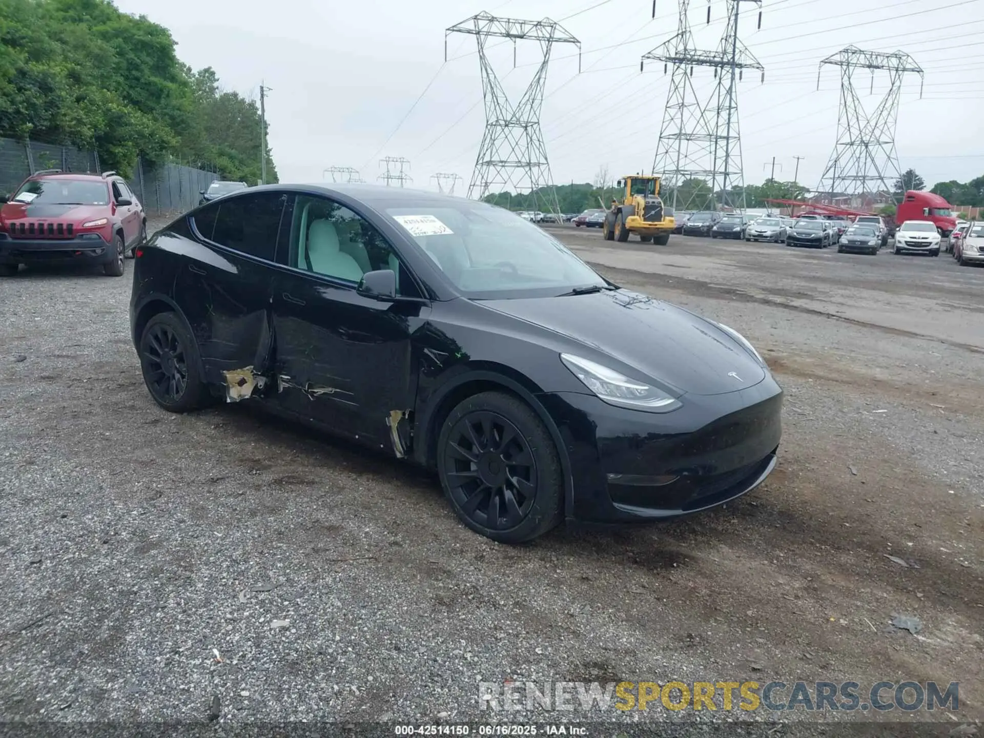 1 Photograph of a damaged car 5YJYGDEE9MF202305 TESLA MODEL Y 2021