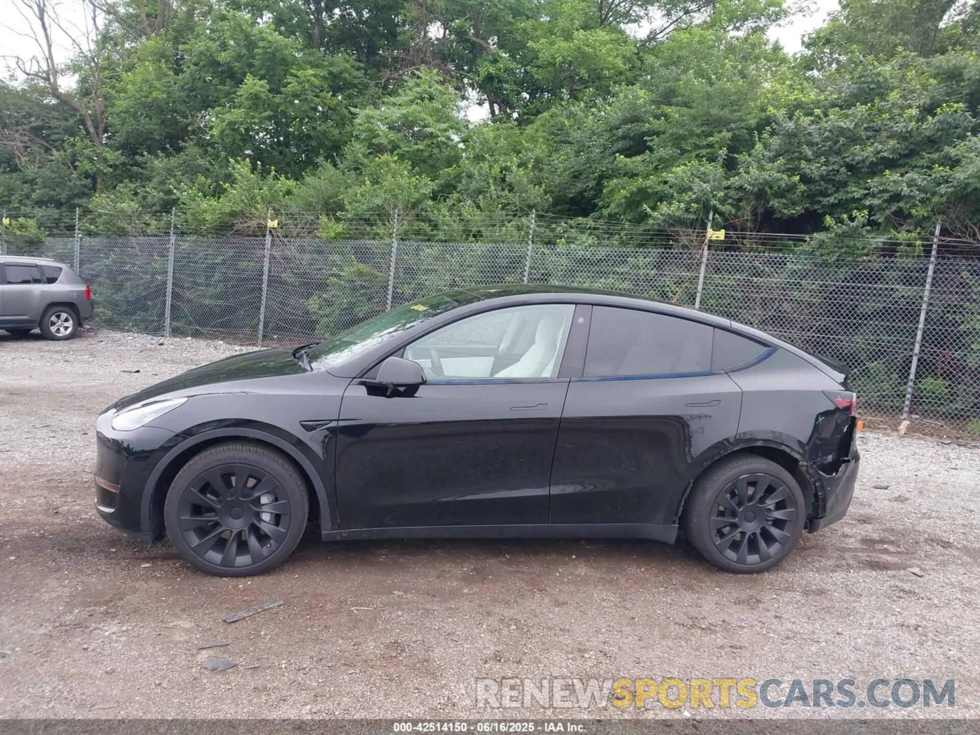14 Photograph of a damaged car 5YJYGDEE9MF202305 TESLA MODEL Y 2021