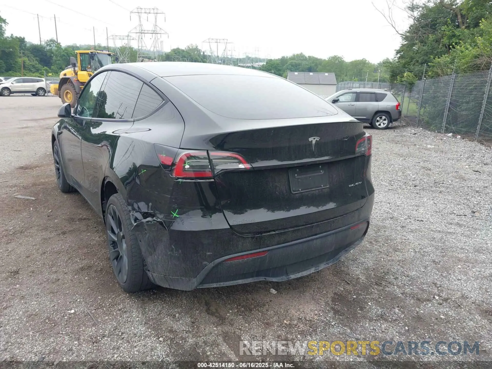 19 Photograph of a damaged car 5YJYGDEE9MF202305 TESLA MODEL Y 2021