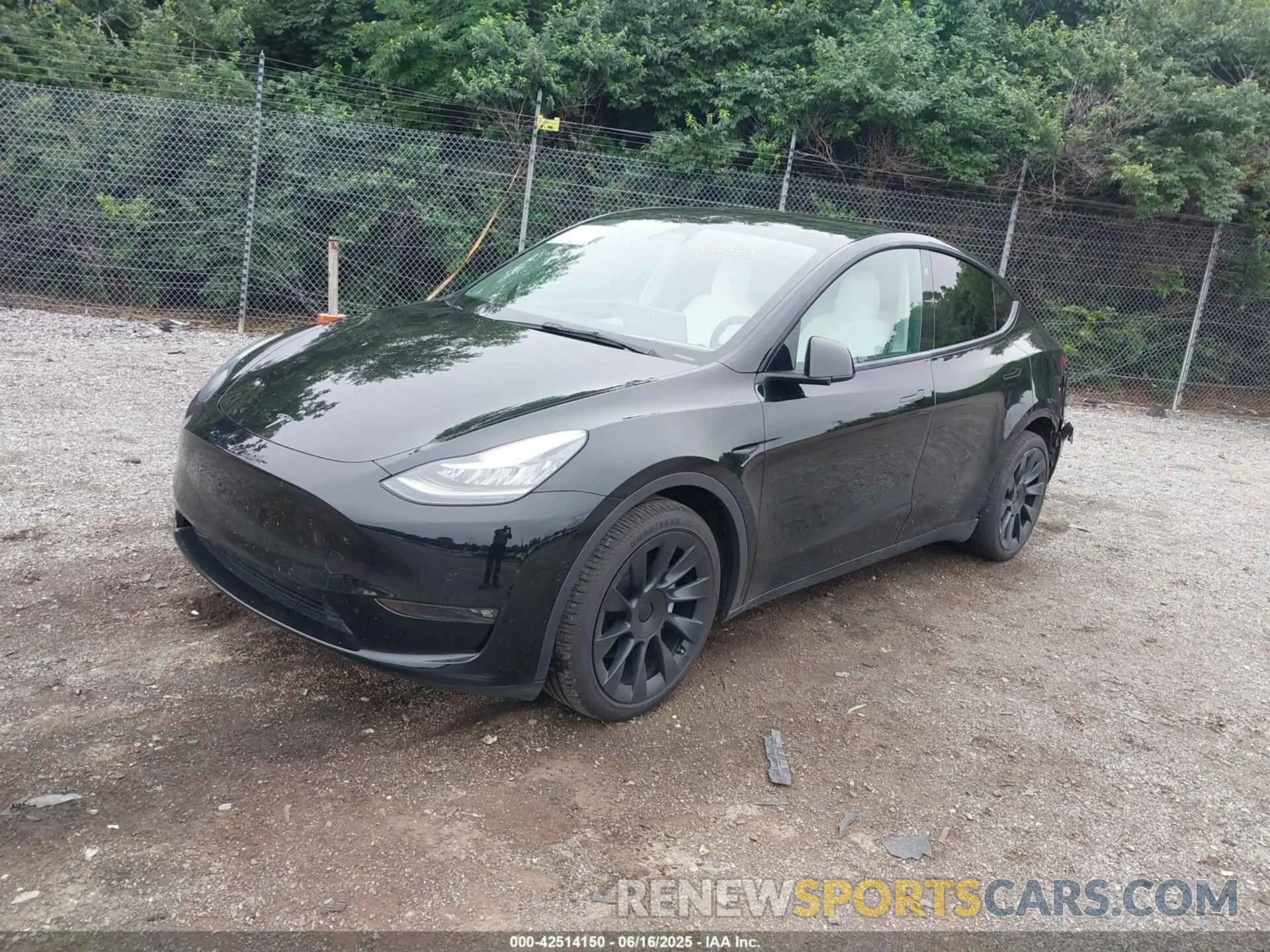2 Photograph of a damaged car 5YJYGDEE9MF202305 TESLA MODEL Y 2021