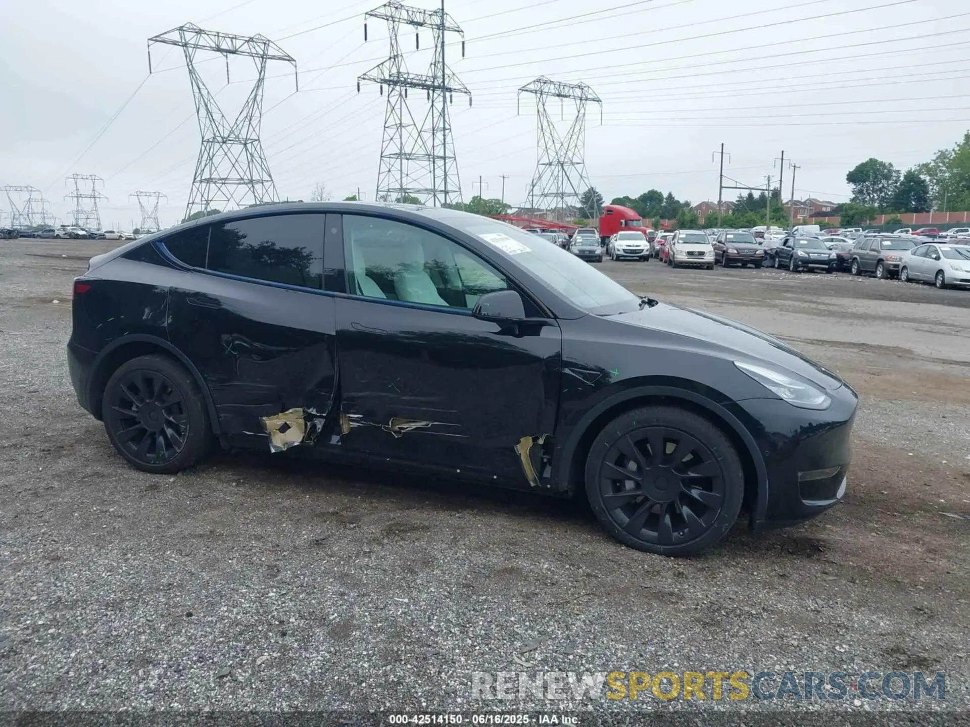 21 Photograph of a damaged car 5YJYGDEE9MF202305 TESLA MODEL Y 2021