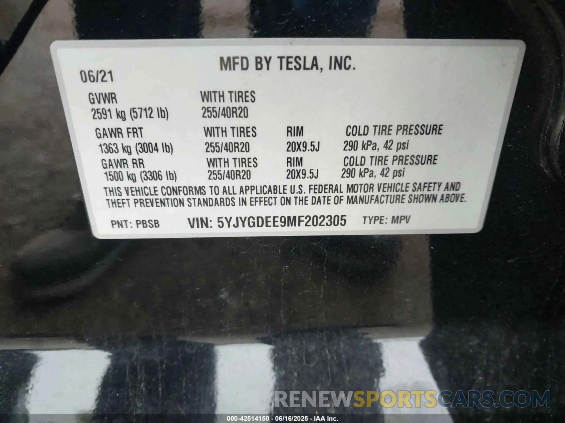 9 Photograph of a damaged car 5YJYGDEE9MF202305 TESLA MODEL Y 2021