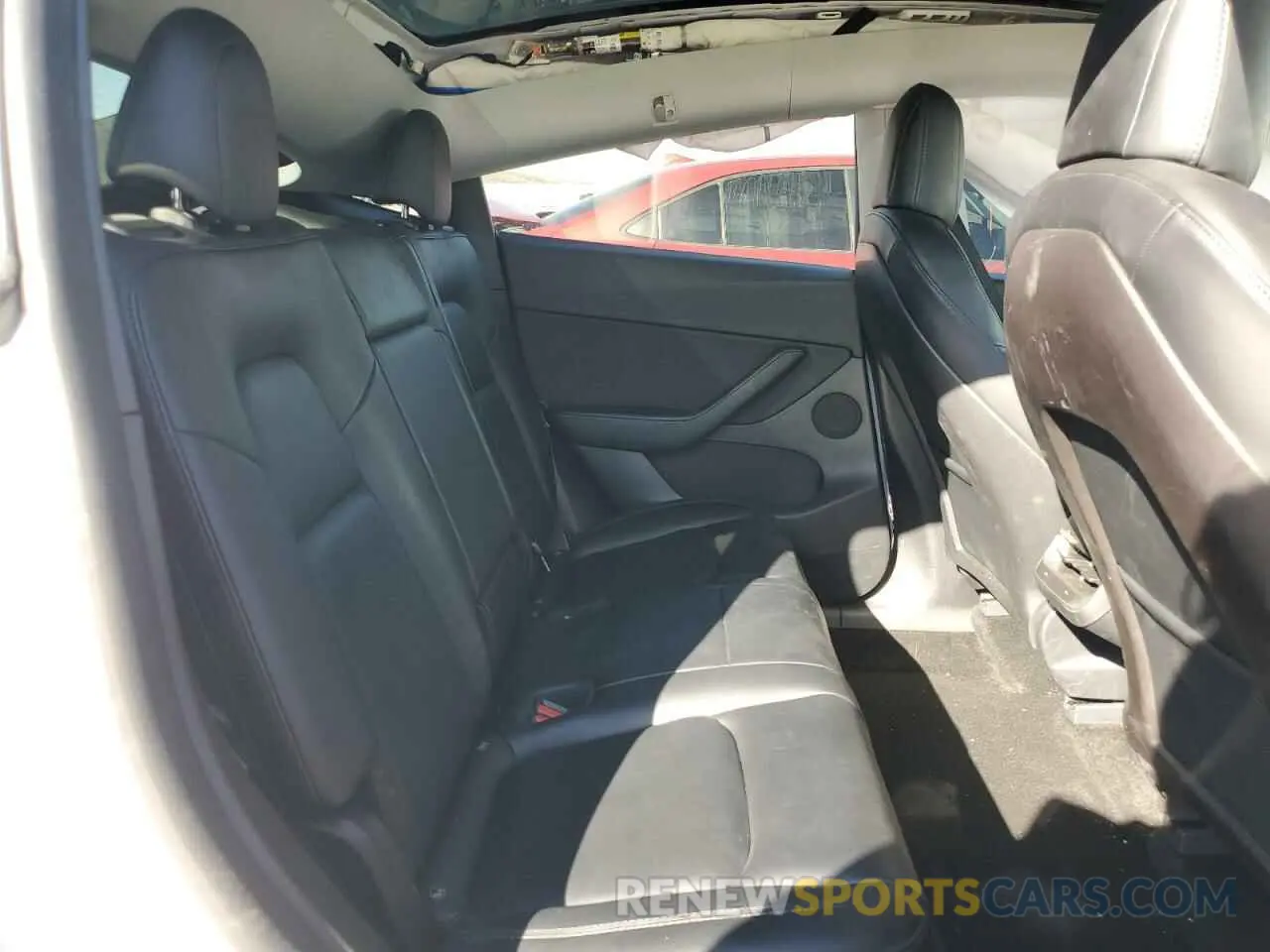 10 Photograph of a damaged car 5YJYGDEE9MF213725 TESLA MODEL Y 2021