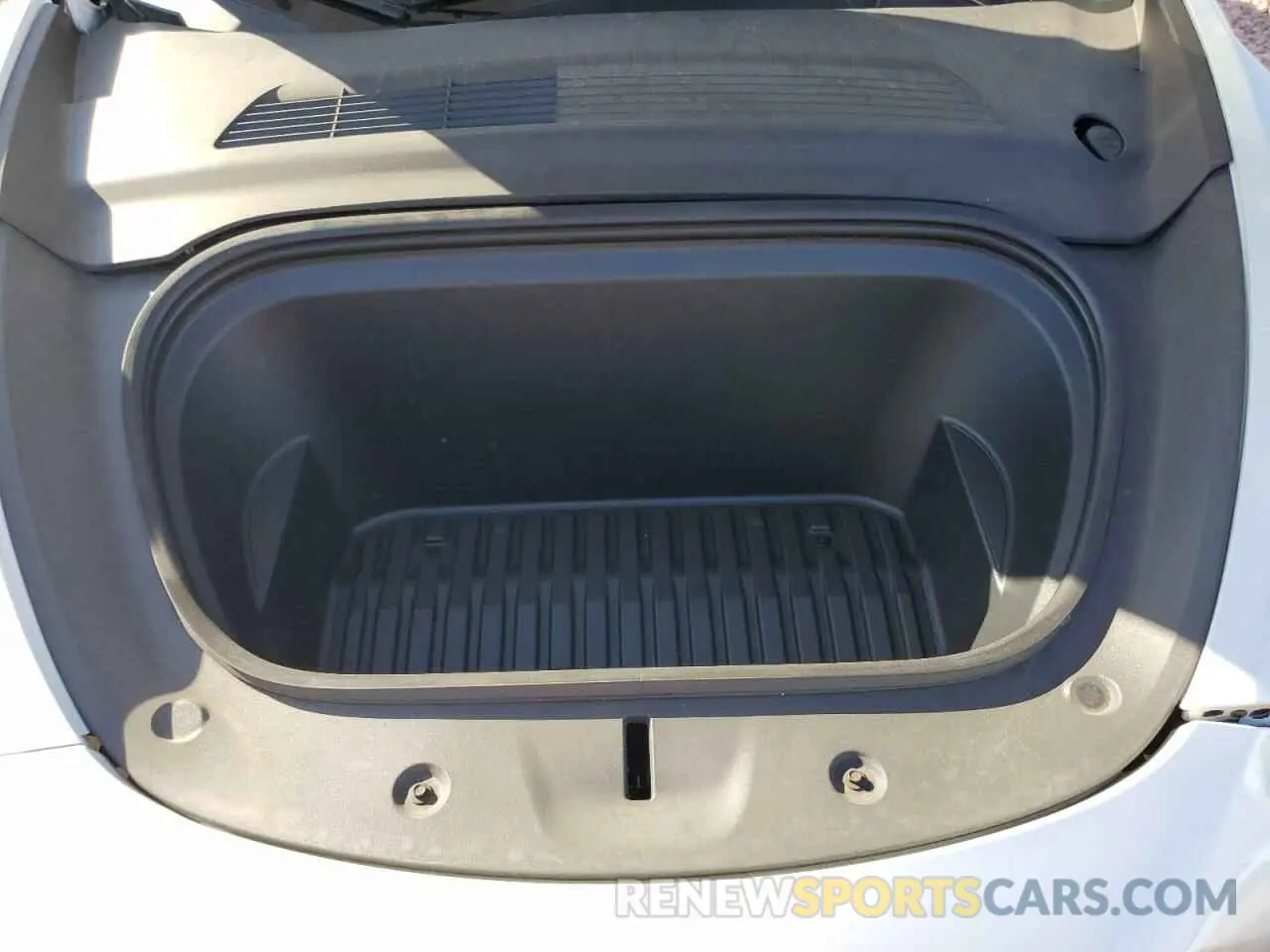 11 Photograph of a damaged car 5YJYGDEE9MF213725 TESLA MODEL Y 2021