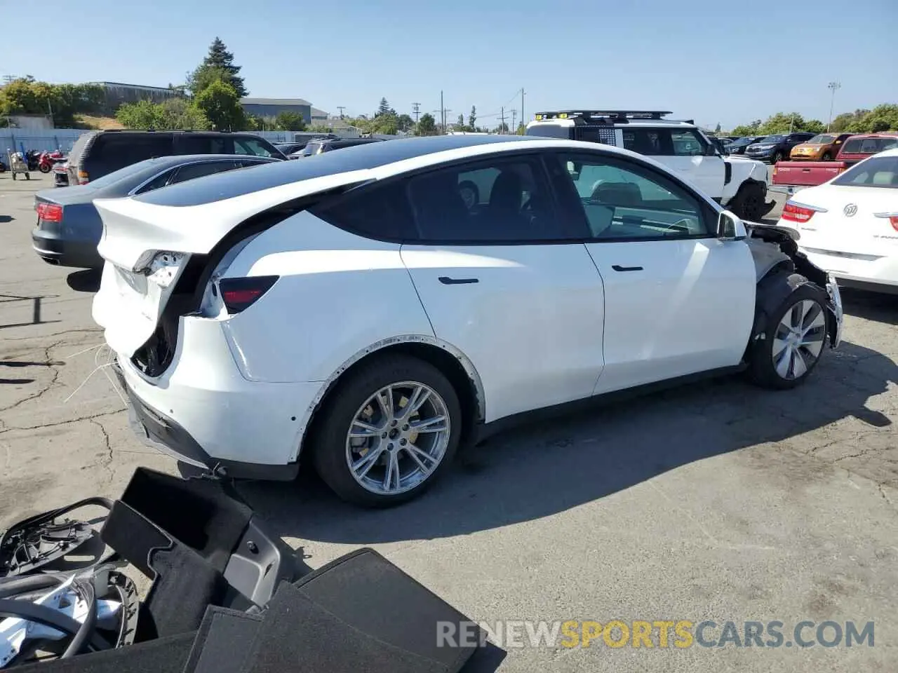 3 Photograph of a damaged car 5YJYGDEE9MF213739 TESLA MODEL Y 2021