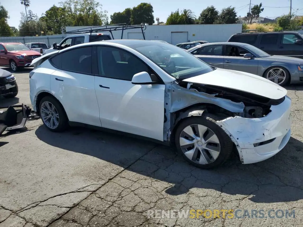 4 Photograph of a damaged car 5YJYGDEE9MF213739 TESLA MODEL Y 2021