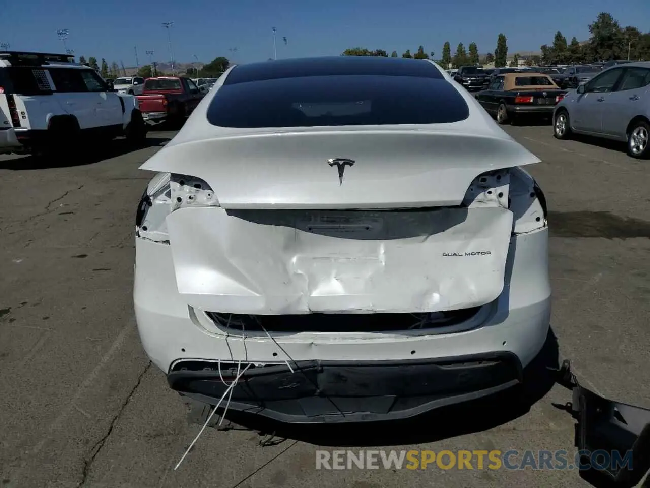6 Photograph of a damaged car 5YJYGDEE9MF213739 TESLA MODEL Y 2021