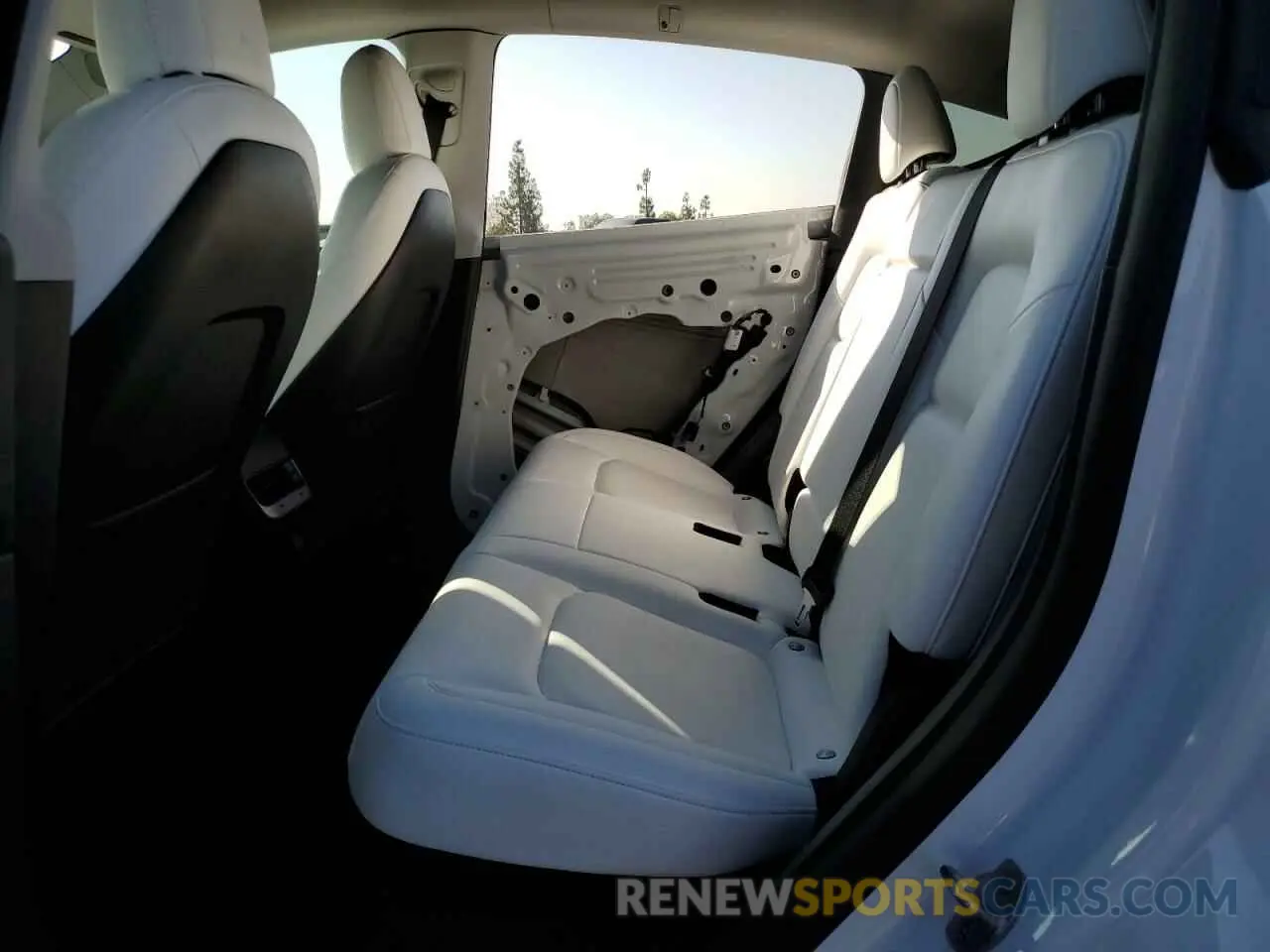 10 Photograph of a damaged car 5YJYGDEE9MF231125 TESLA MODEL Y 2021