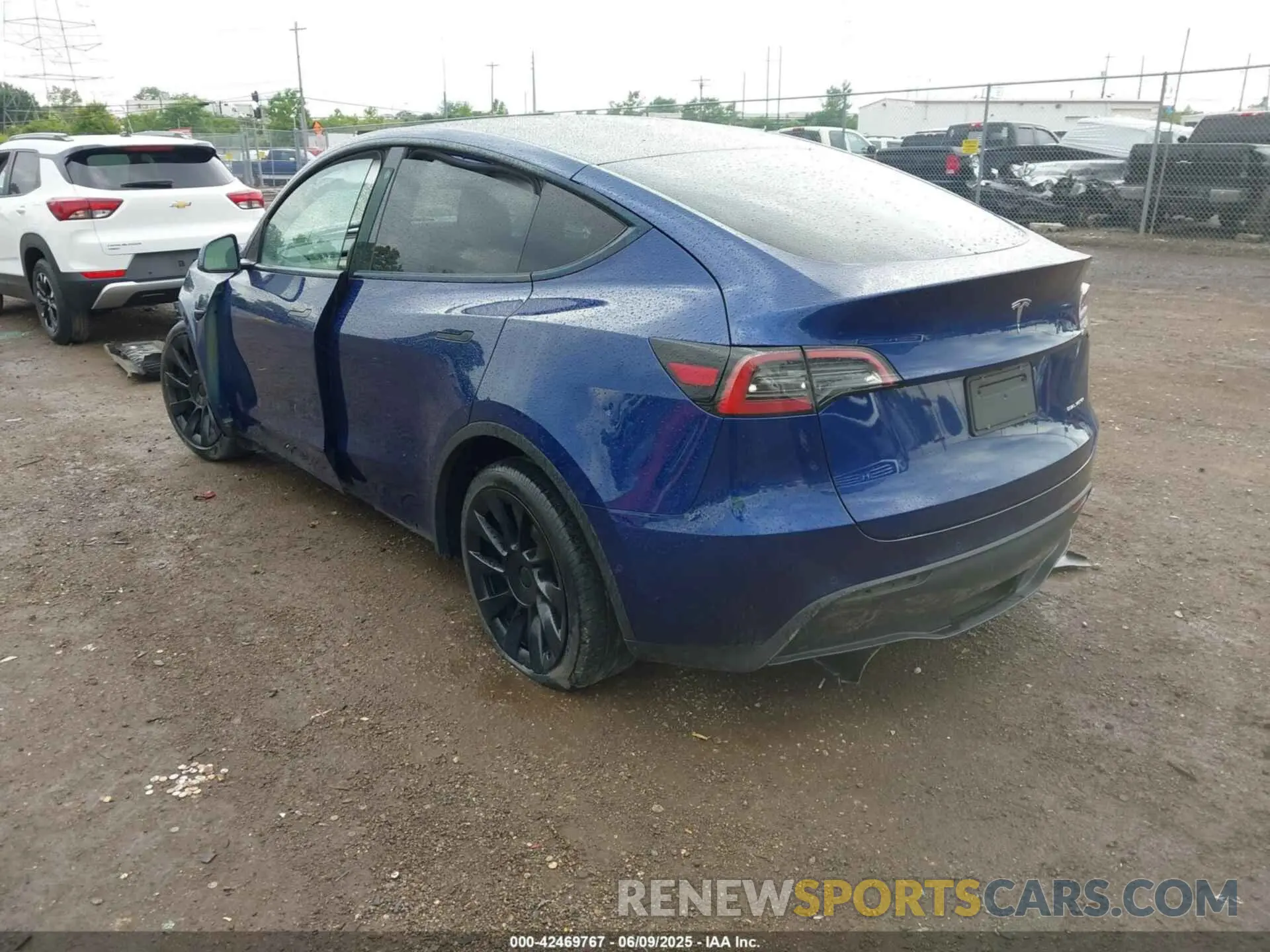 3 Photograph of a damaged car 5YJYGDEE9MF231612 TESLA MODEL Y 2021