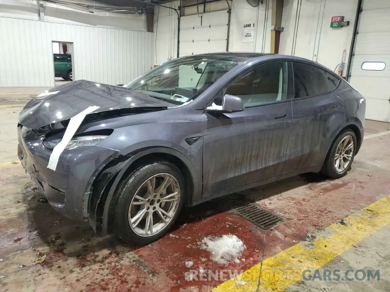 1 Photograph of a damaged car 5YJYGDEE9MF233795 TESLA MODEL Y 2021