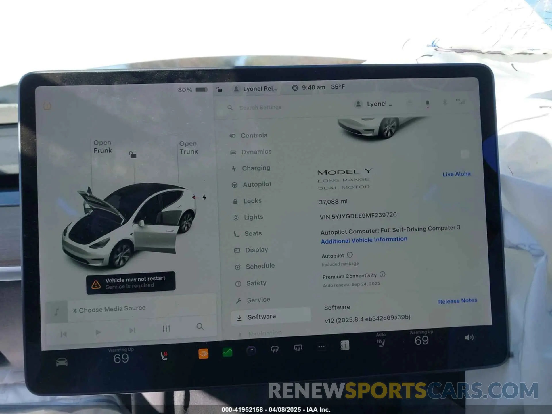 19 Photograph of a damaged car 5YJYGDEE9MF239726 TESLA MODEL Y 2021