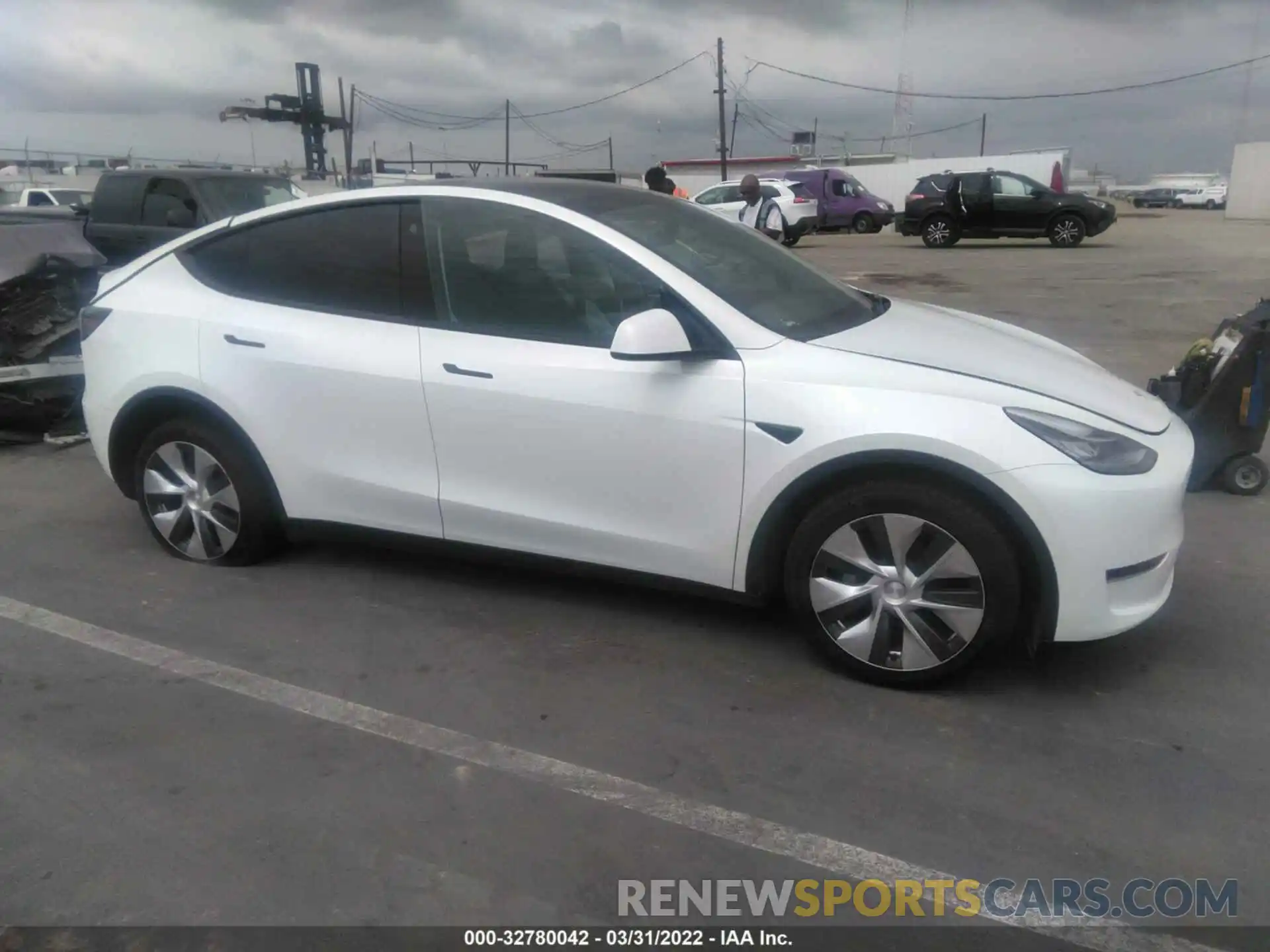 1 Photograph of a damaged car 5YJYGDEE9MF264268 TESLA MODEL Y 2021