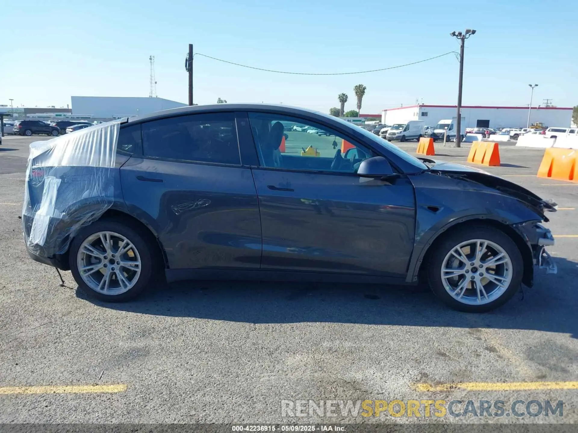 13 Photograph of a damaged car 5YJYGDEE9MF282205 TESLA MODEL Y 2021