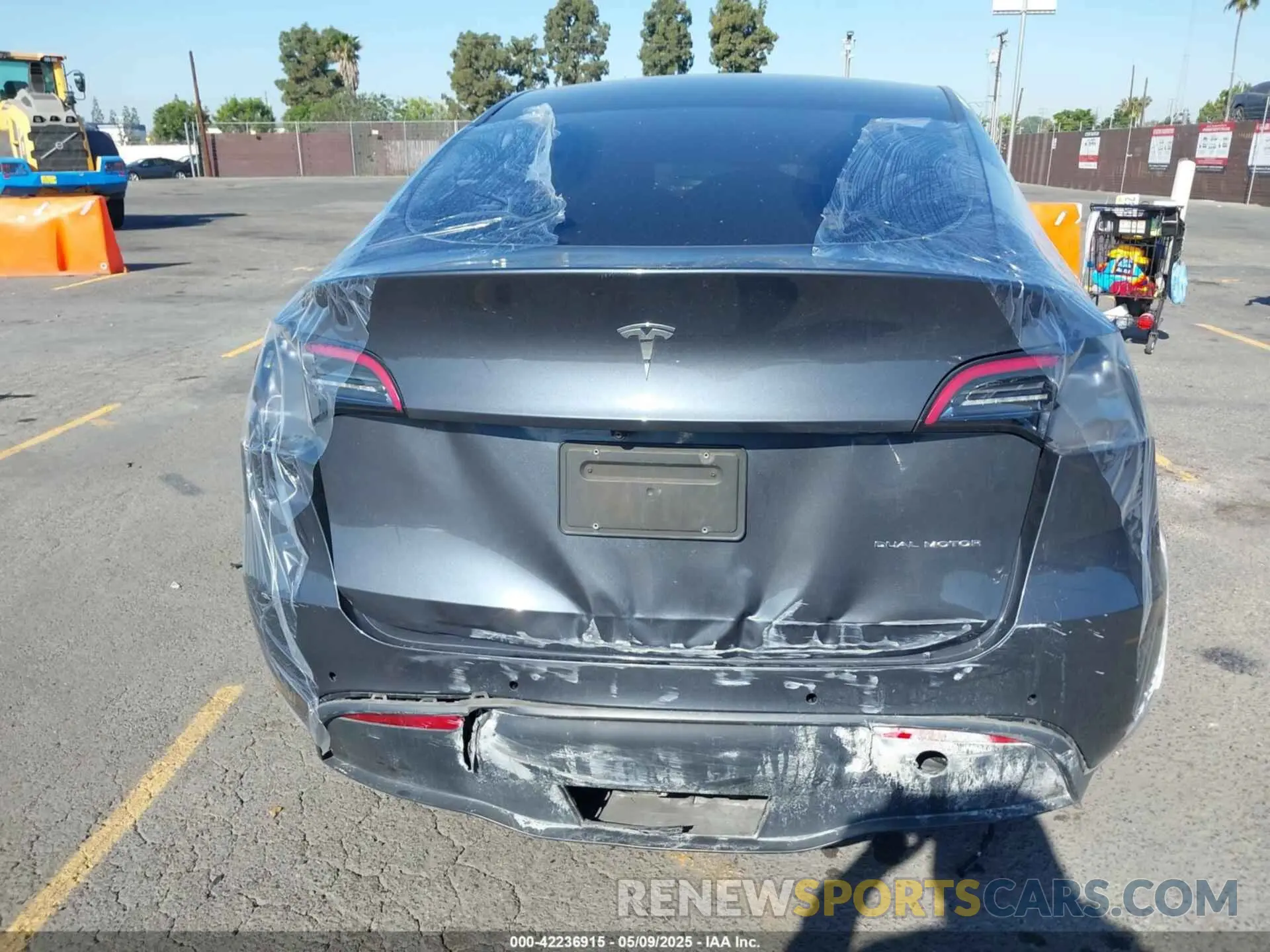 16 Photograph of a damaged car 5YJYGDEE9MF282205 TESLA MODEL Y 2021