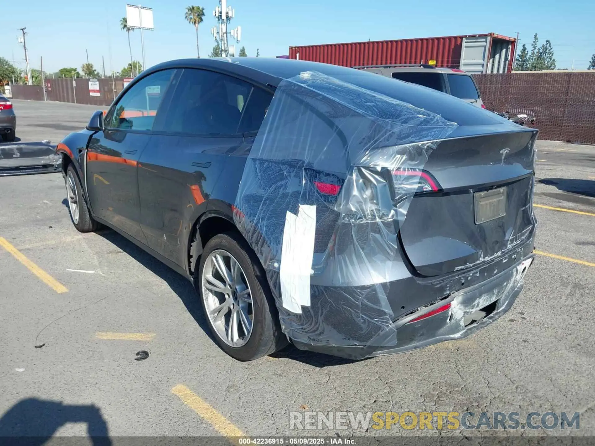 3 Photograph of a damaged car 5YJYGDEE9MF282205 TESLA MODEL Y 2021