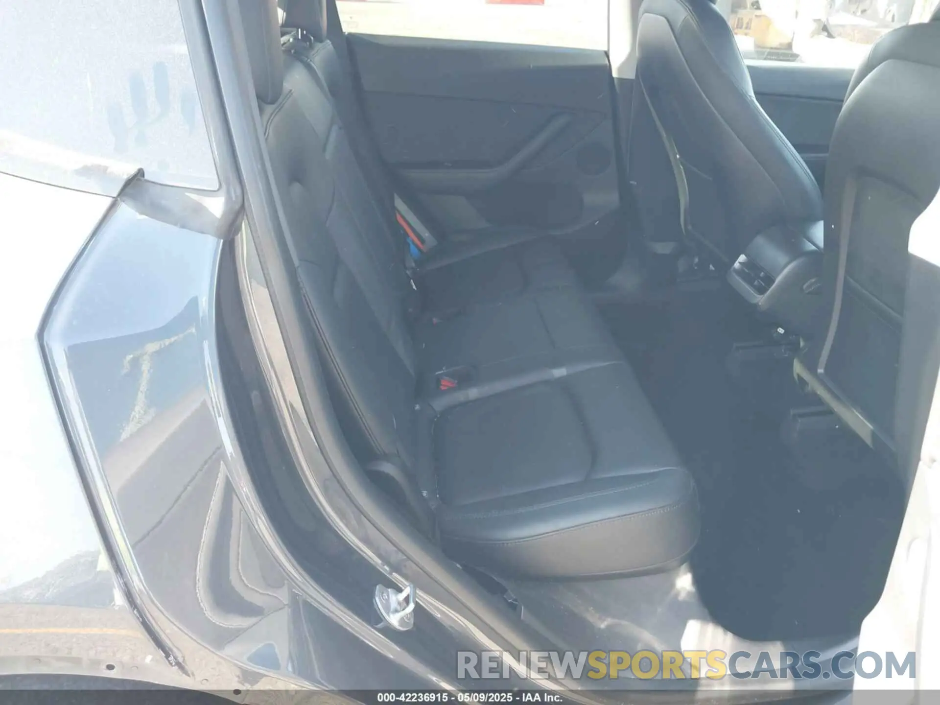 8 Photograph of a damaged car 5YJYGDEE9MF282205 TESLA MODEL Y 2021