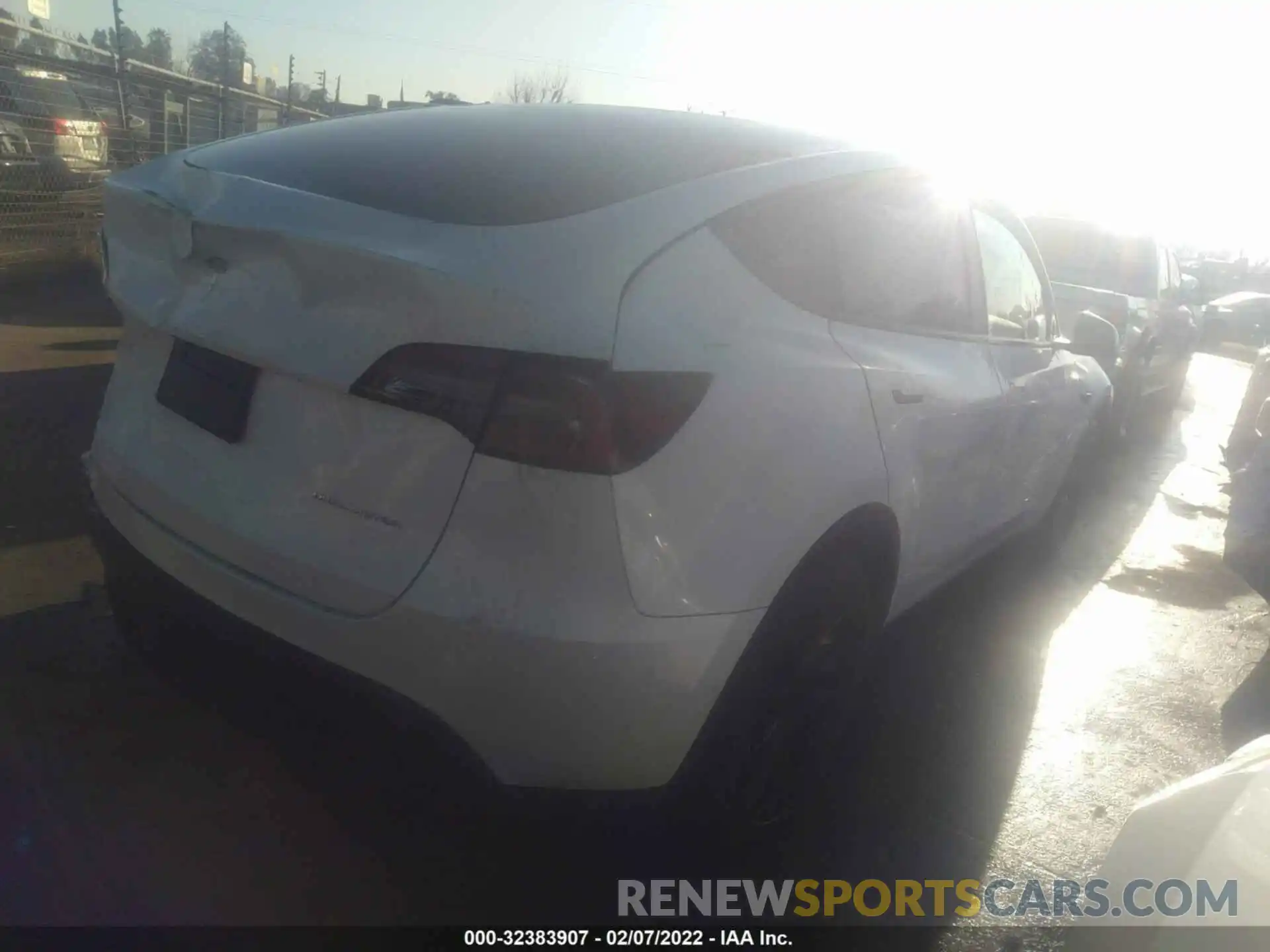 4 Photograph of a damaged car 5YJYGDEE9MF282933 TESLA MODEL Y 2021