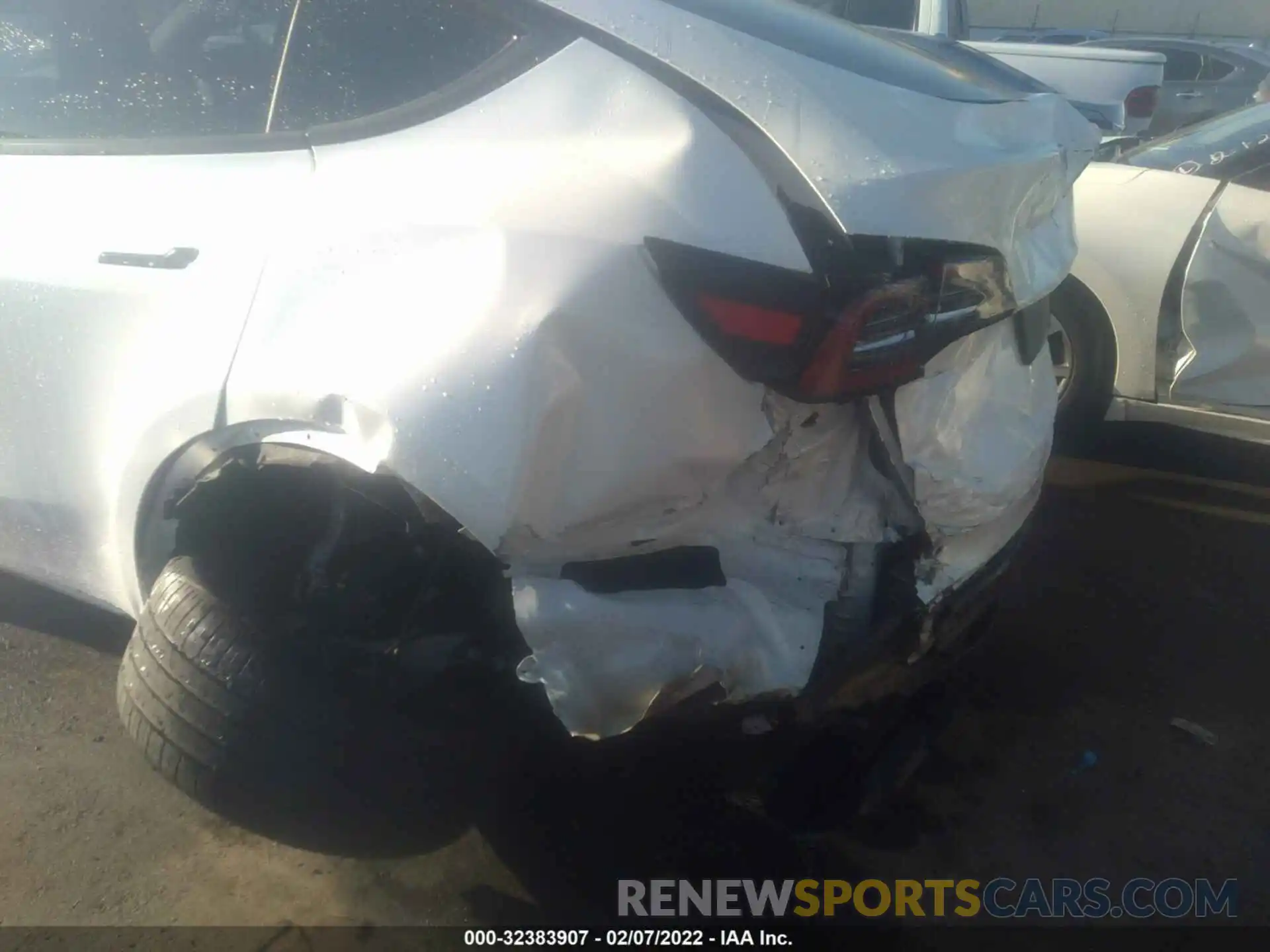 6 Photograph of a damaged car 5YJYGDEE9MF282933 TESLA MODEL Y 2021