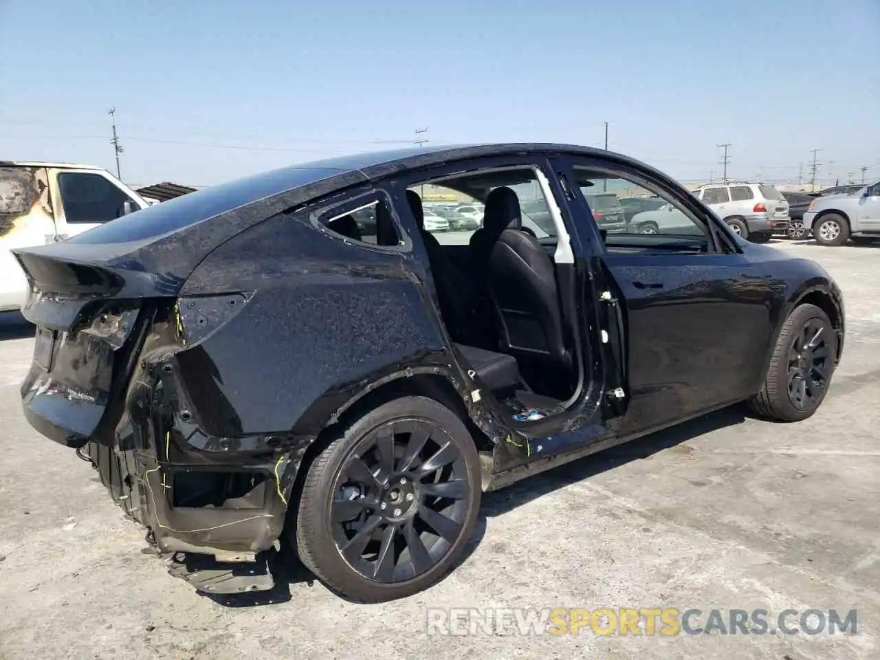 3 Photograph of a damaged car 5YJYGDEE9MF286853 TESLA MODEL Y 2021