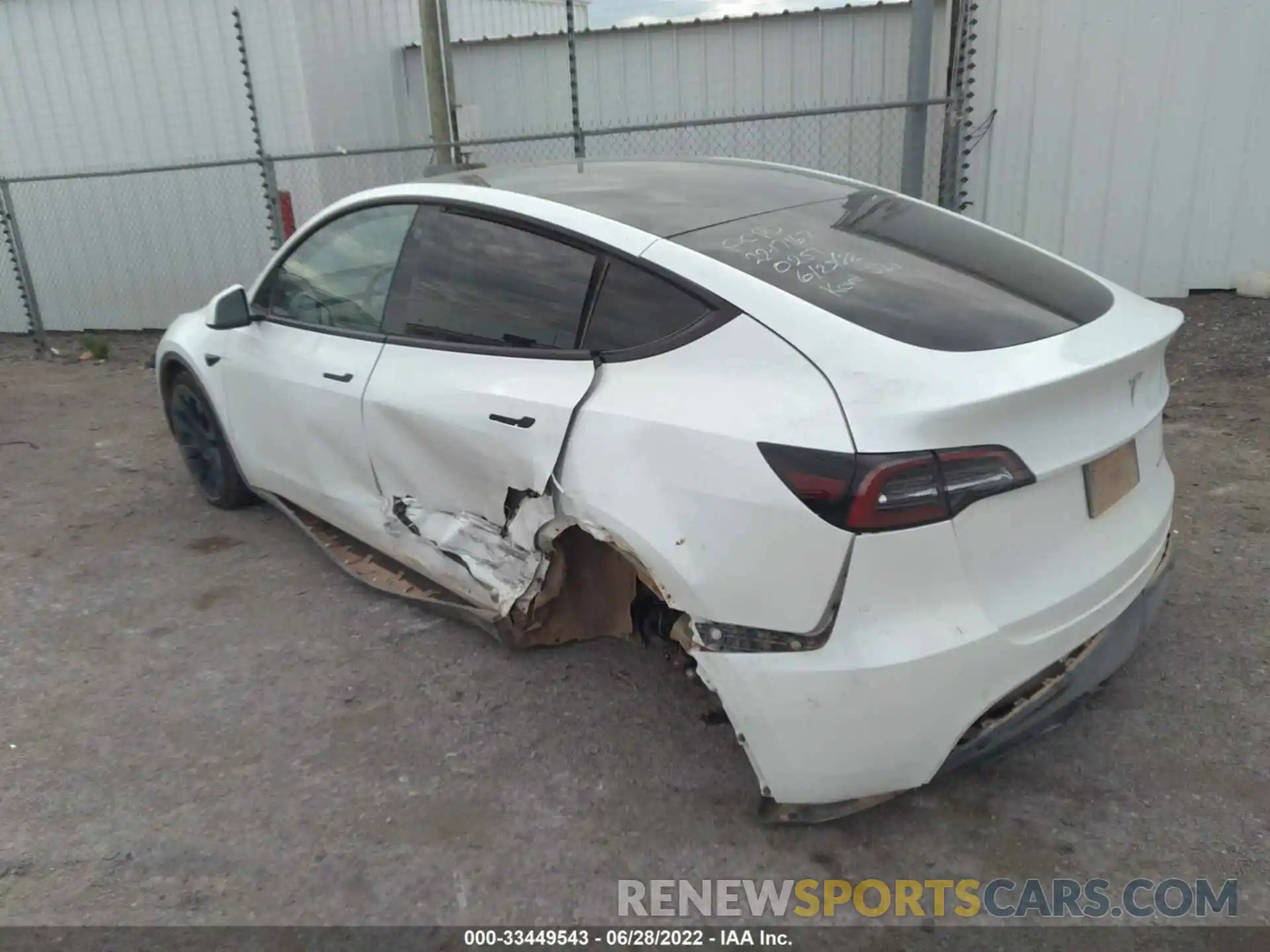 3 Photograph of a damaged car 5YJYGDEE9MF300251 TESLA MODEL Y 2021