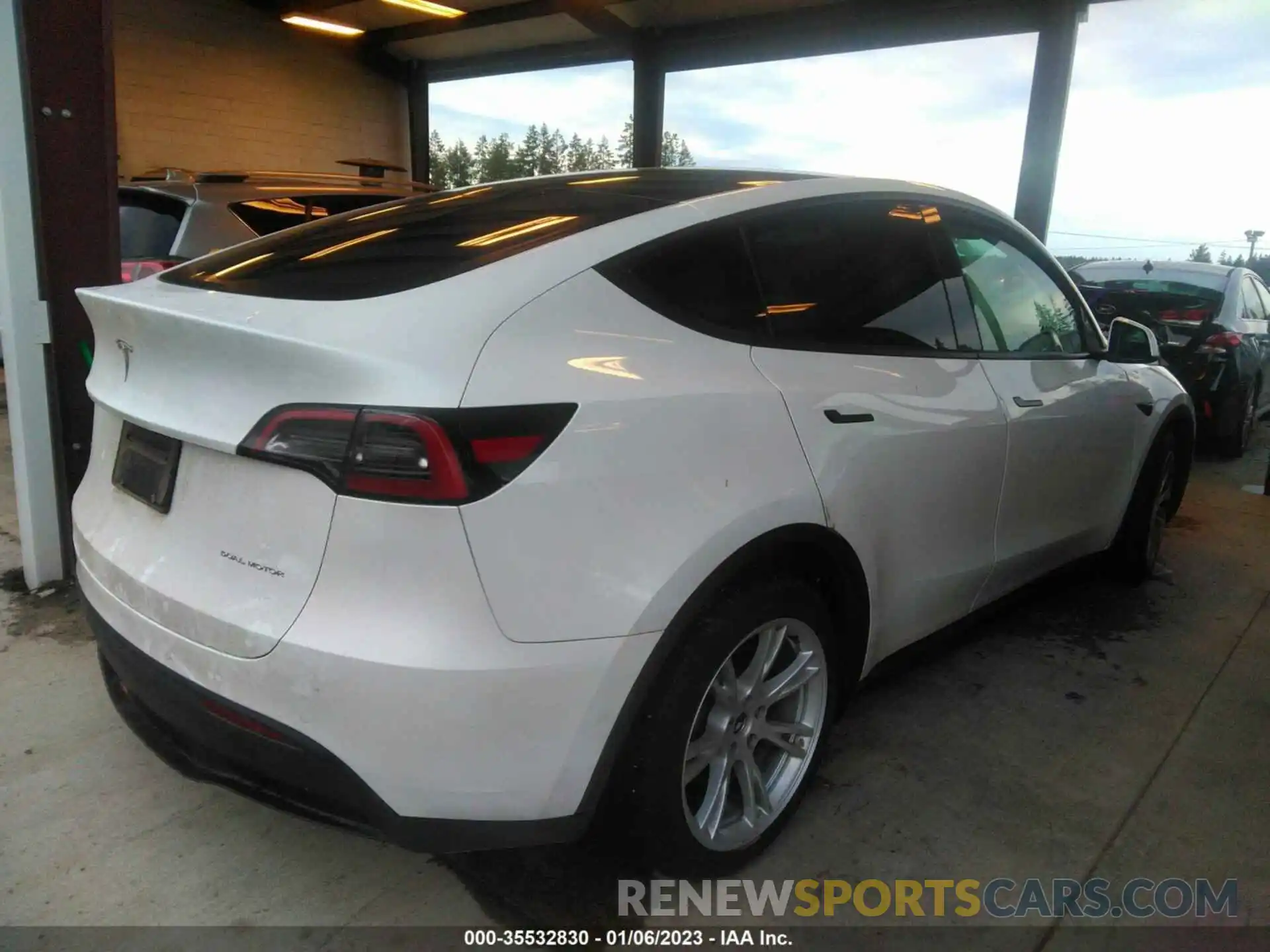 4 Photograph of a damaged car 5YJYGDEE9MF300511 TESLA MODEL Y 2021