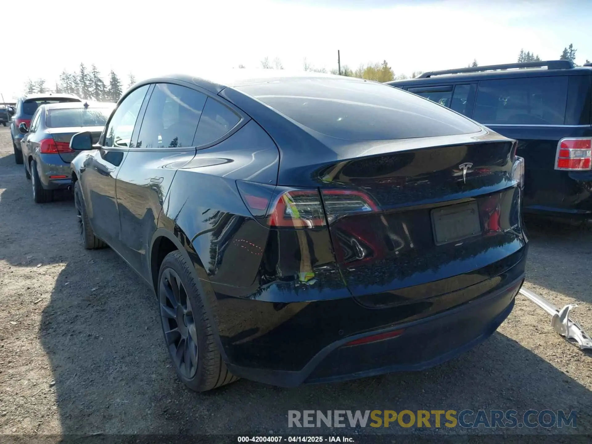 3 Photograph of a damaged car 5YJYGDEE9MF301903 TESLA MODEL Y 2021