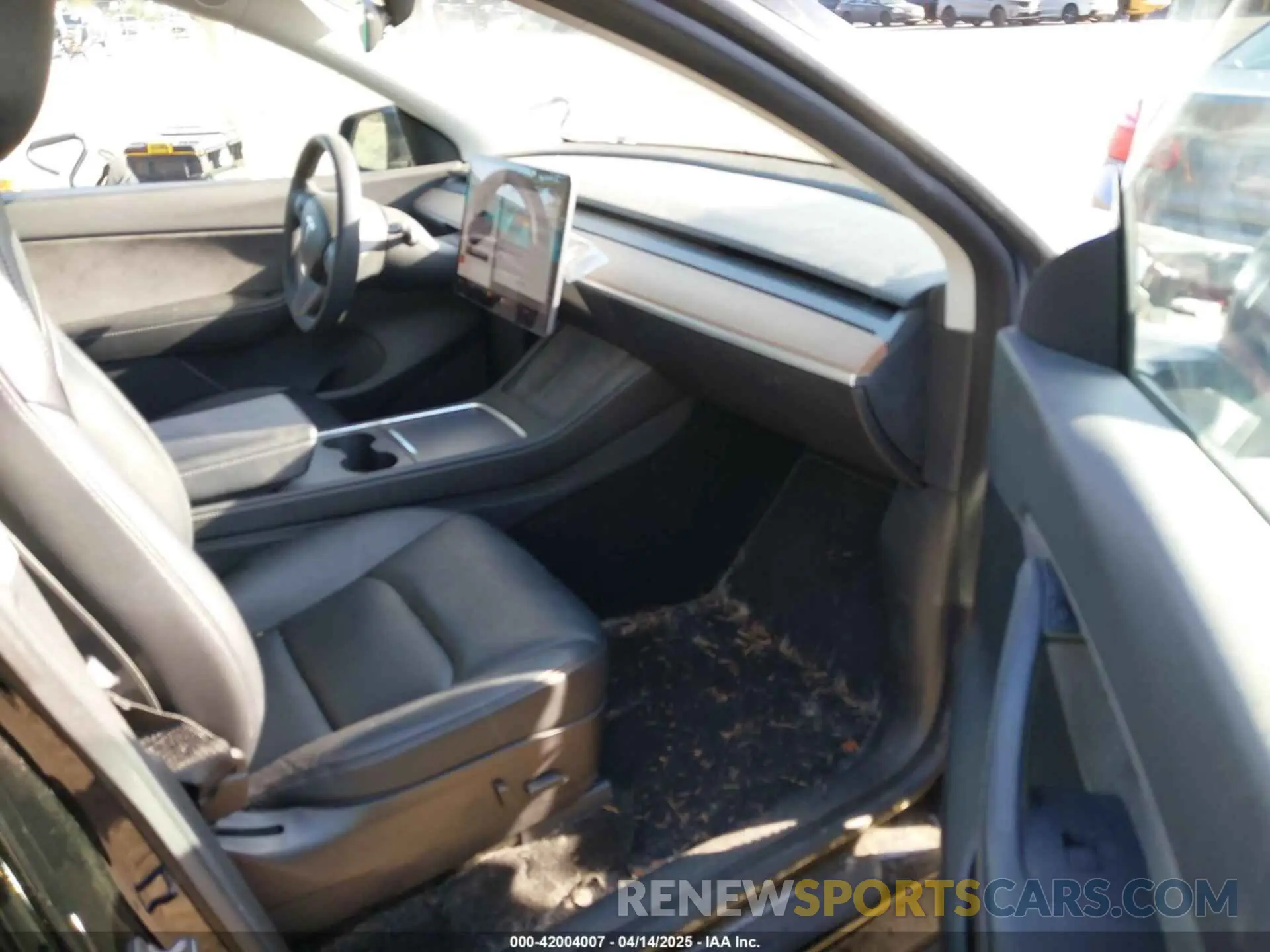 5 Photograph of a damaged car 5YJYGDEE9MF301903 TESLA MODEL Y 2021