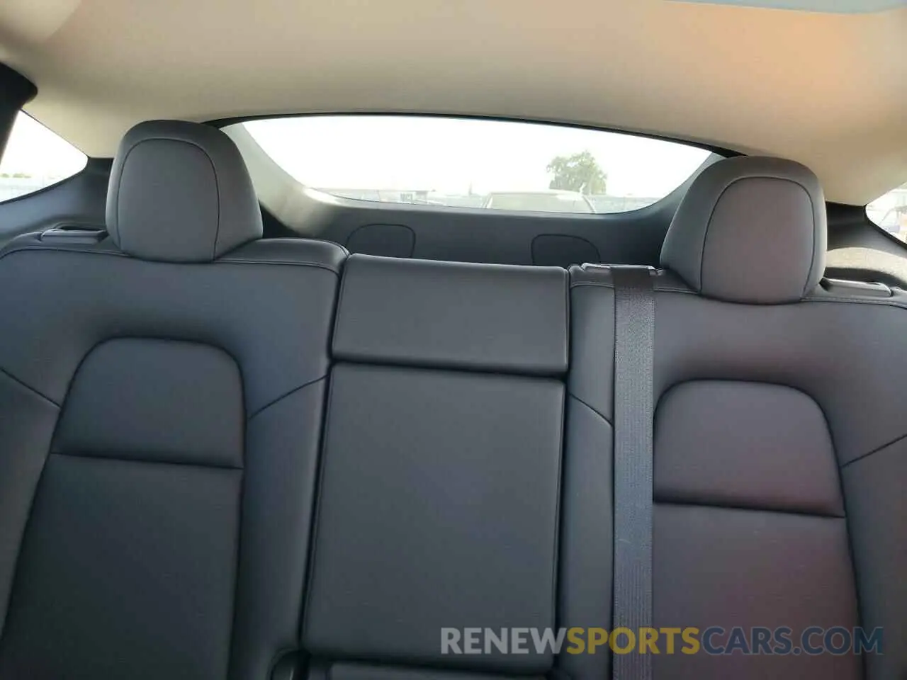 10 Photograph of a damaged car 5YJYGDEE9MF304607 TESLA MODEL Y 2021