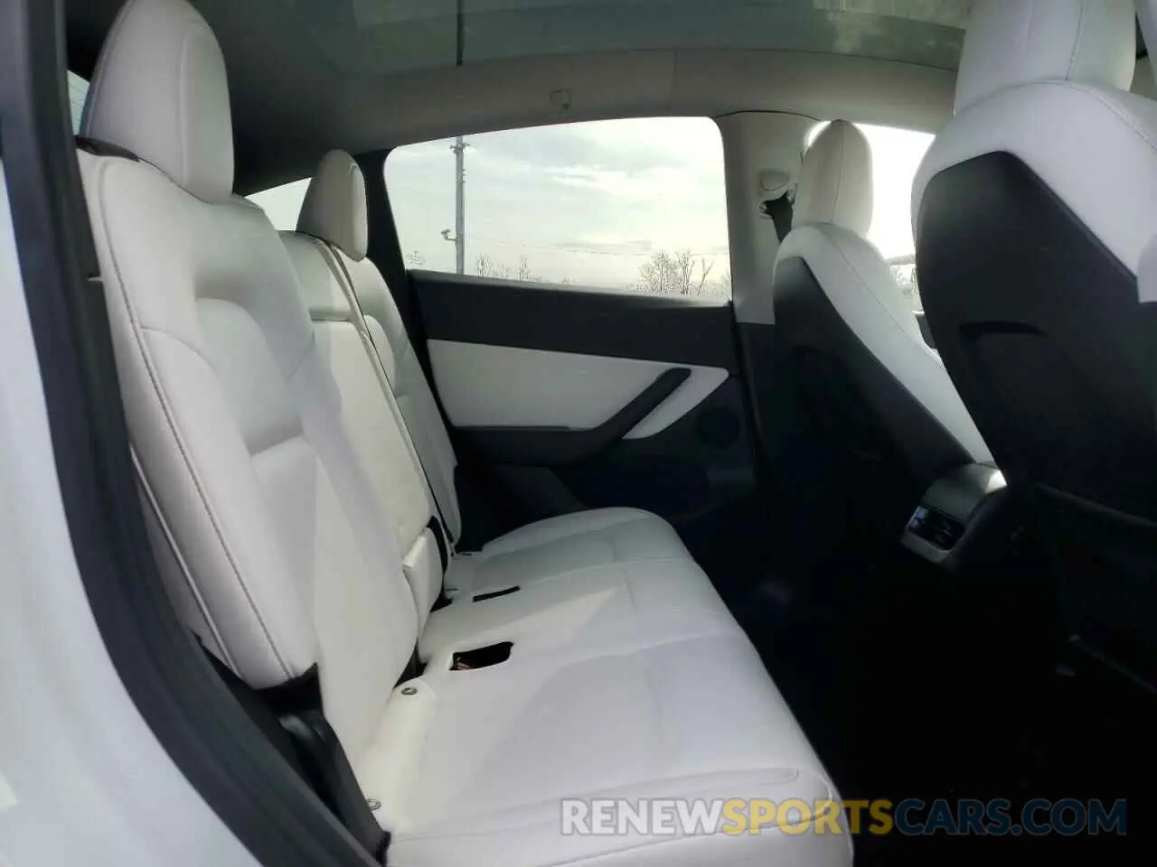 10 Photograph of a damaged car 5YJYGDEEXMF063219 TESLA MODEL Y 2021