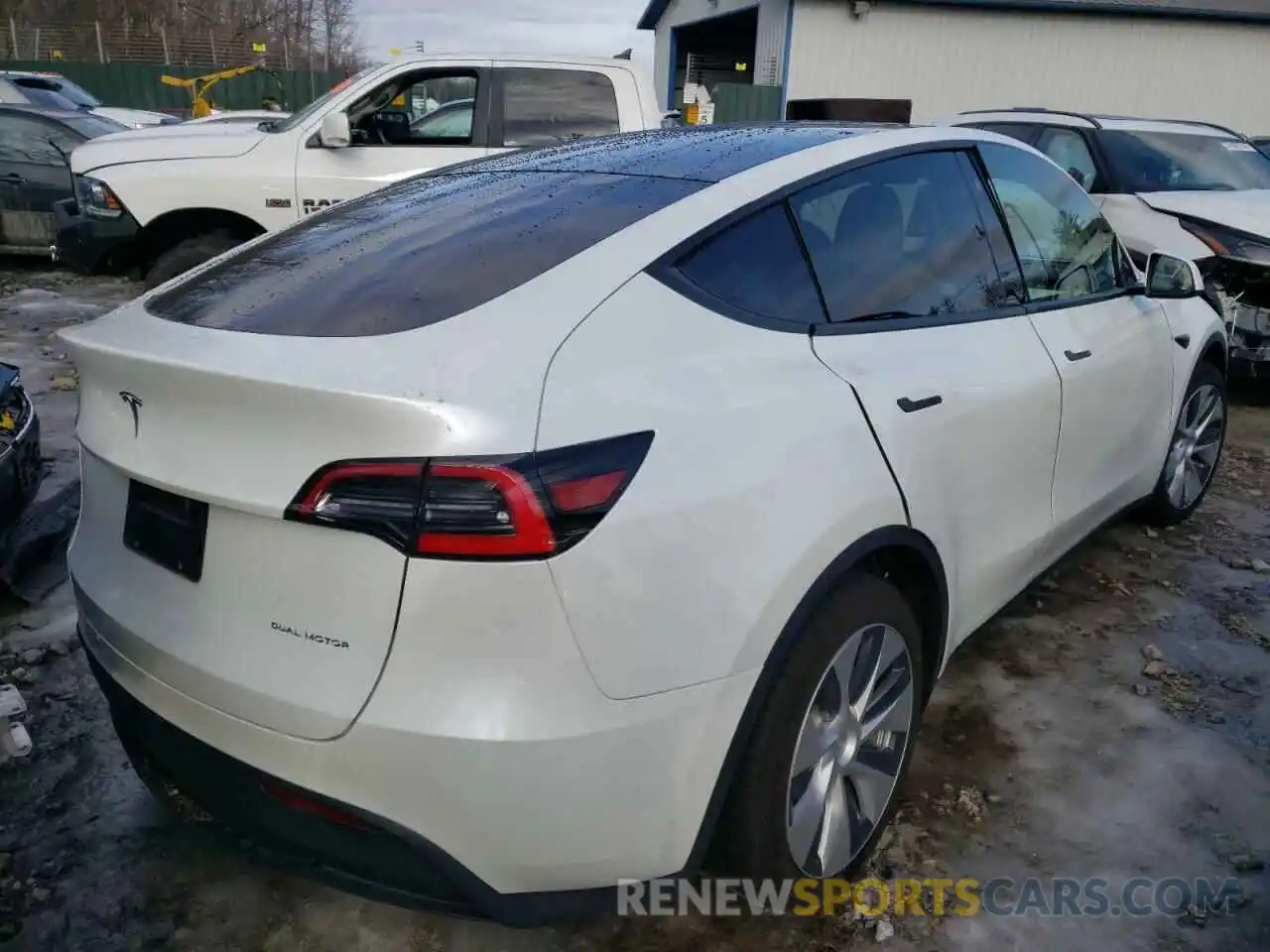 4 Photograph of a damaged car 5YJYGDEEXMF064483 TESLA MODEL Y 2021