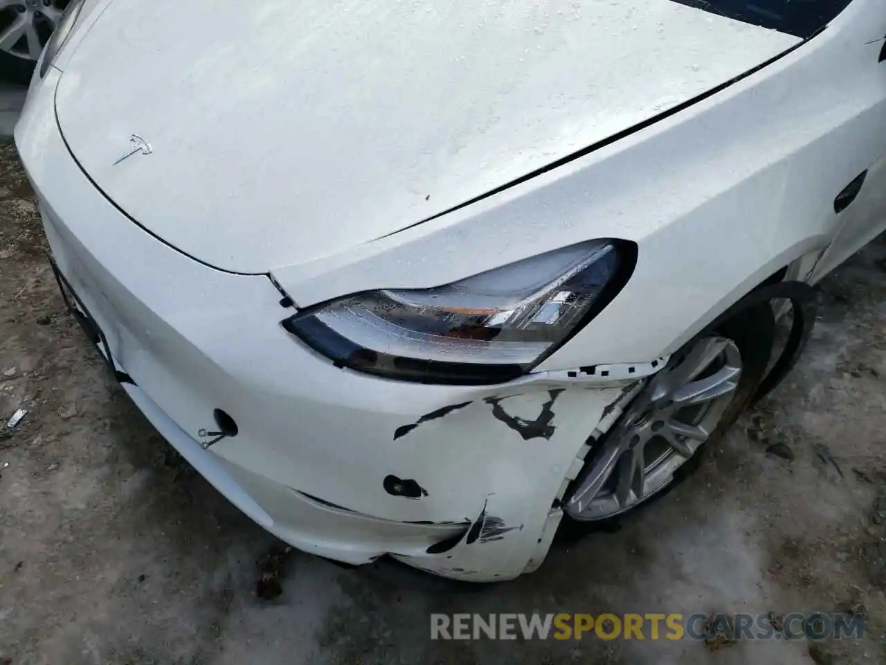 9 Photograph of a damaged car 5YJYGDEEXMF064483 TESLA MODEL Y 2021