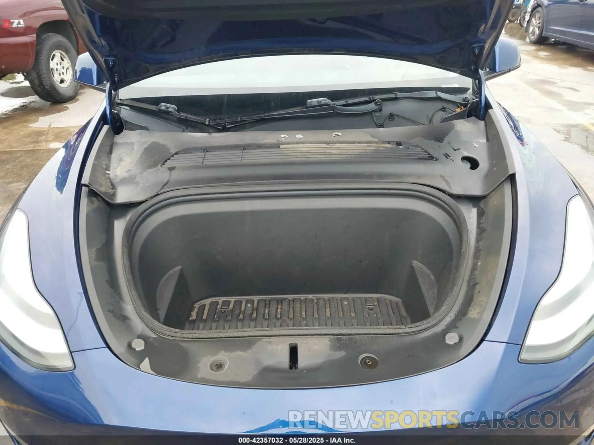 10 Photograph of a damaged car 5YJYGDEEXMF066671 TESLA MODEL Y 2021
