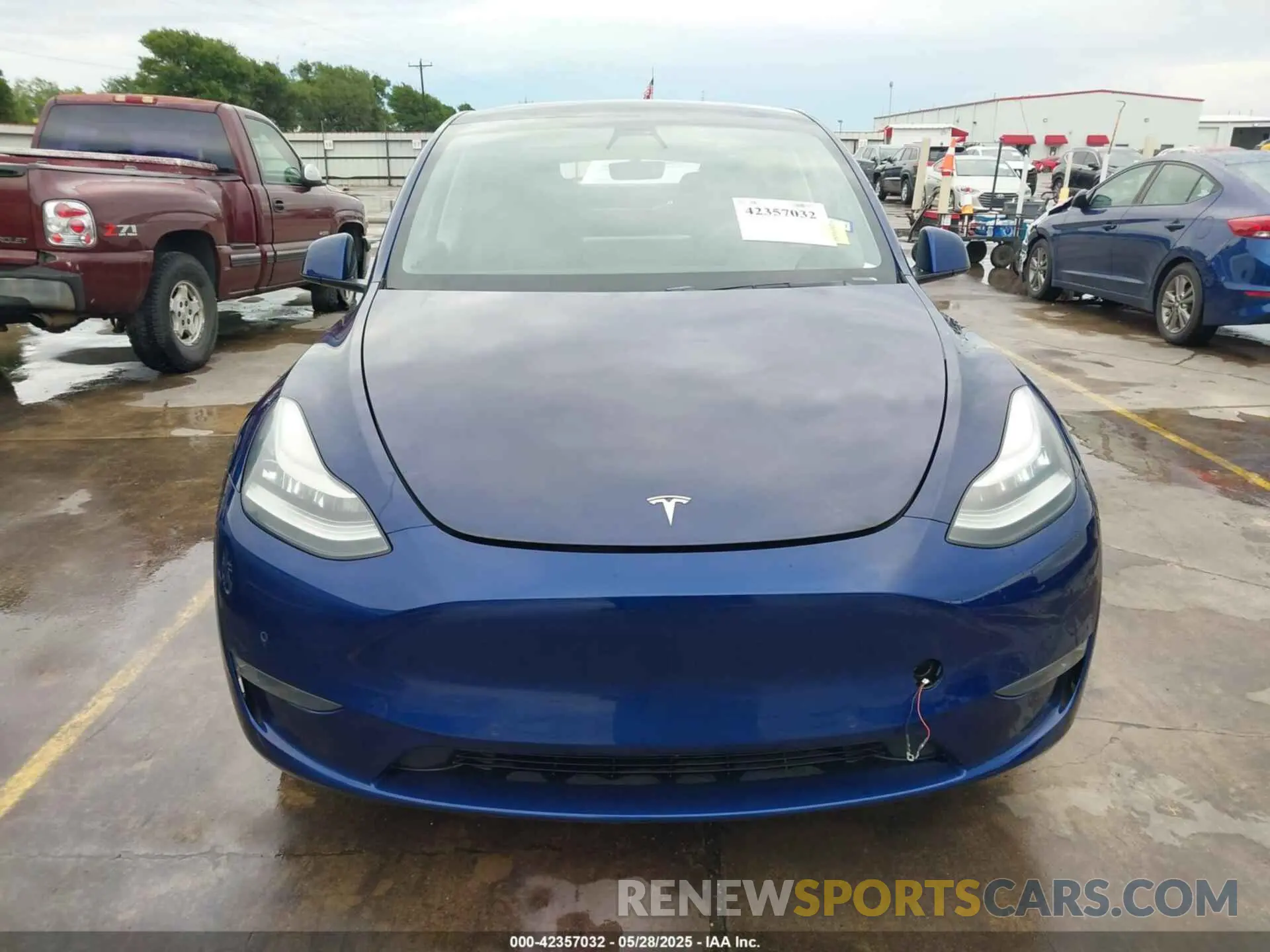 11 Photograph of a damaged car 5YJYGDEEXMF066671 TESLA MODEL Y 2021