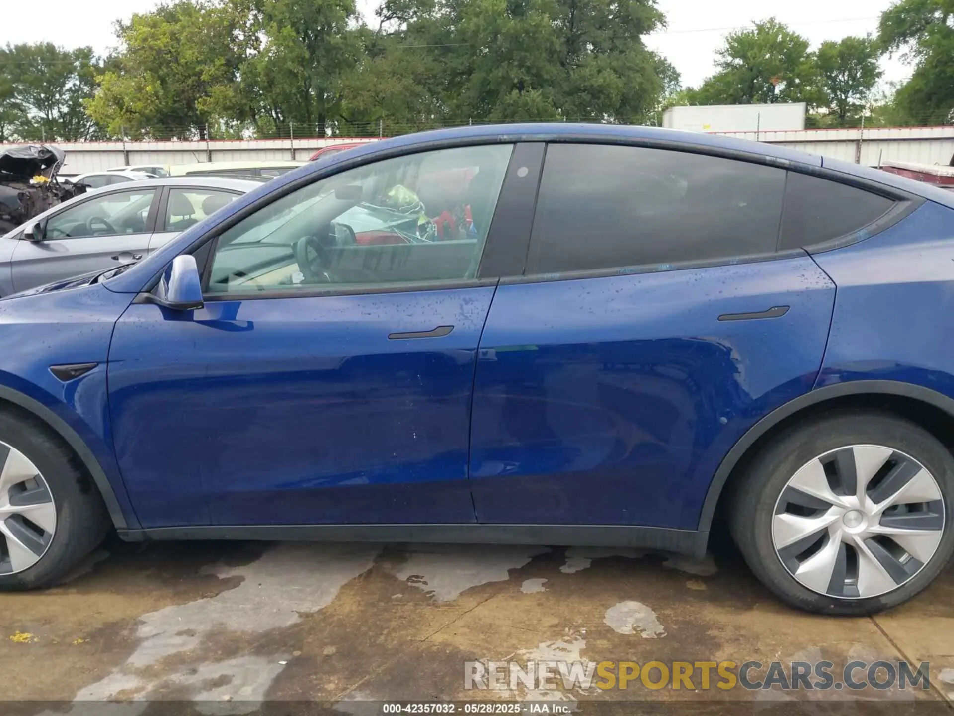 13 Photograph of a damaged car 5YJYGDEEXMF066671 TESLA MODEL Y 2021