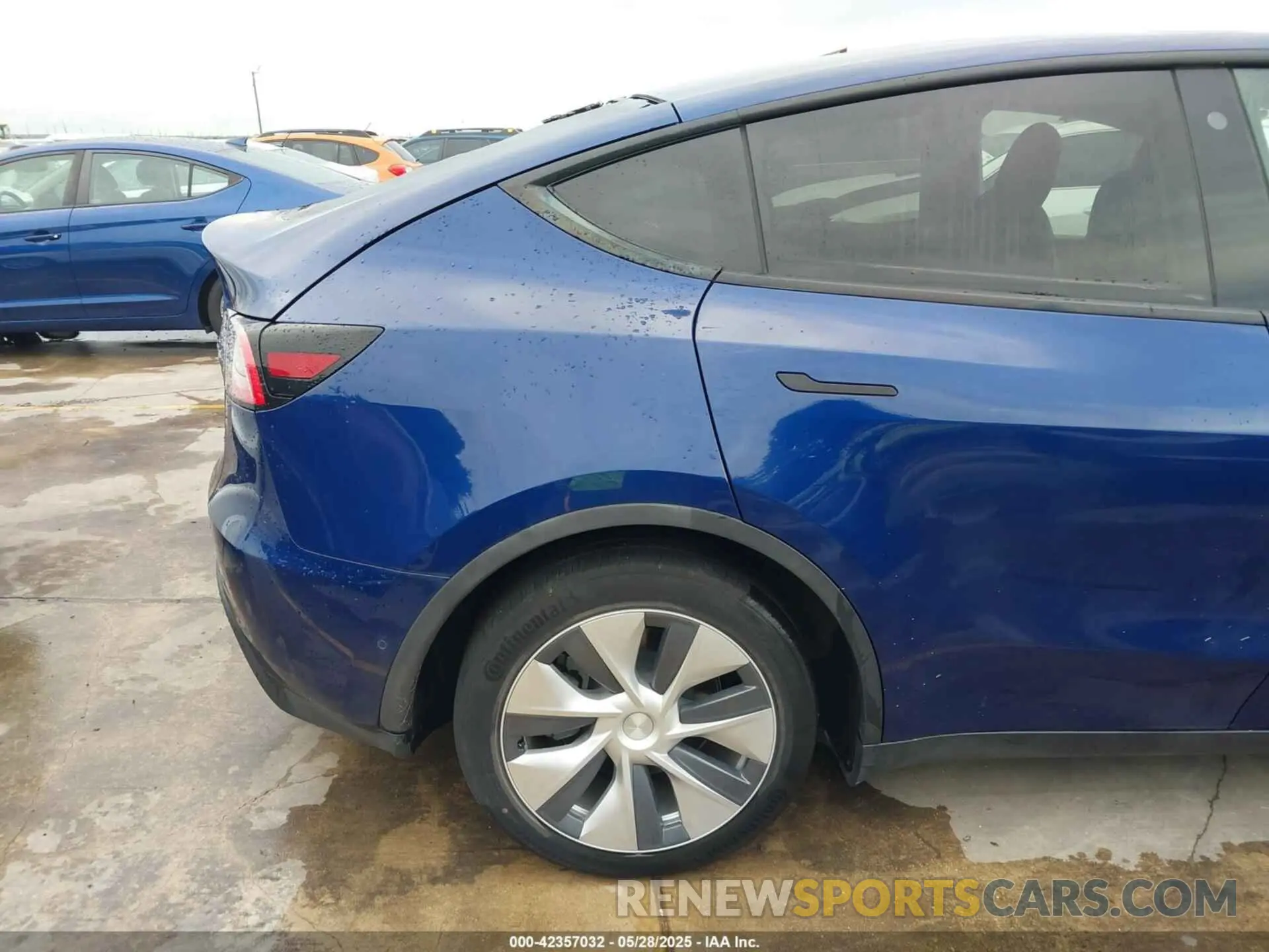 18 Photograph of a damaged car 5YJYGDEEXMF066671 TESLA MODEL Y 2021
